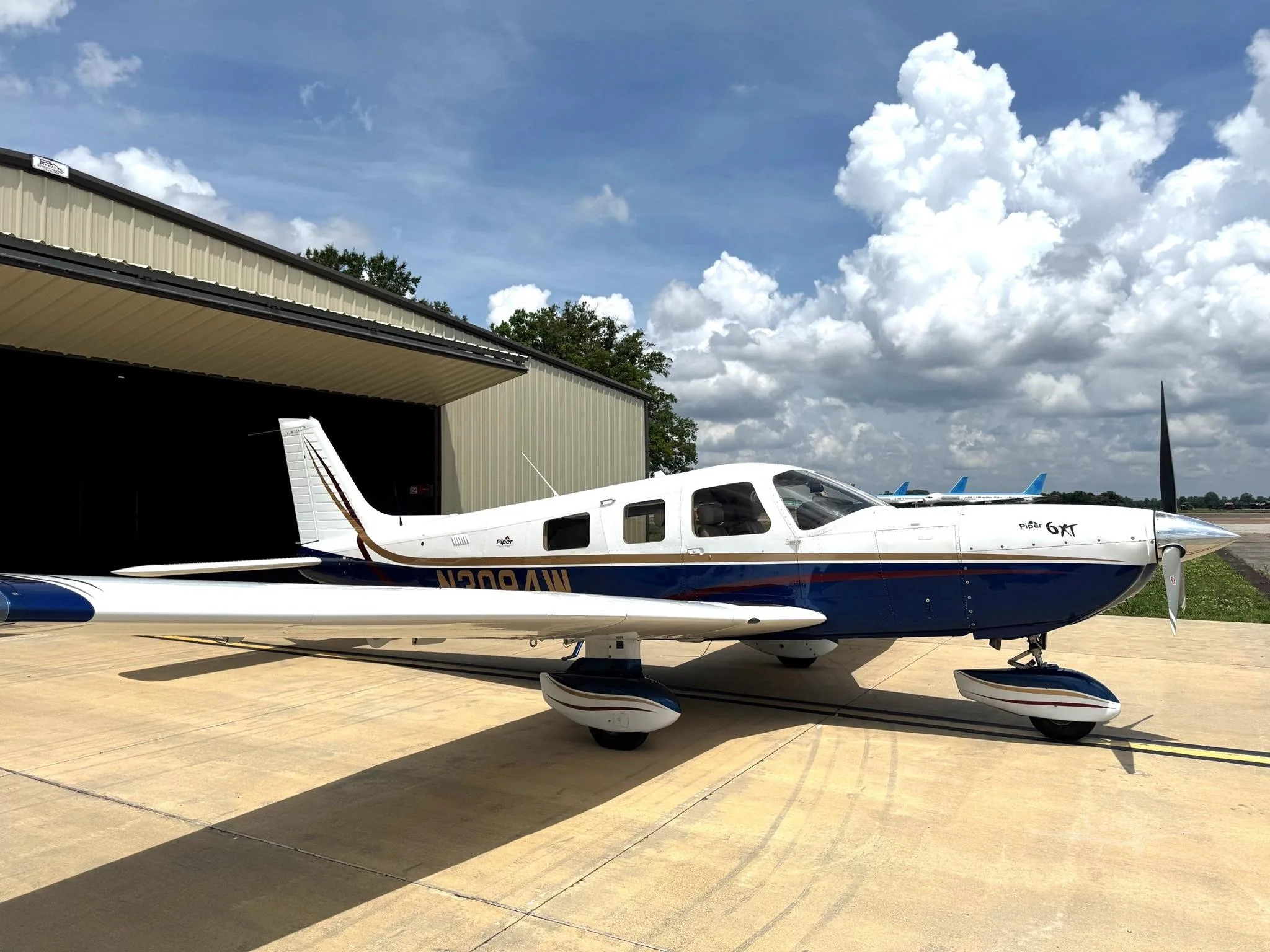 Marketing image of a 2005 PIPER 6XT.