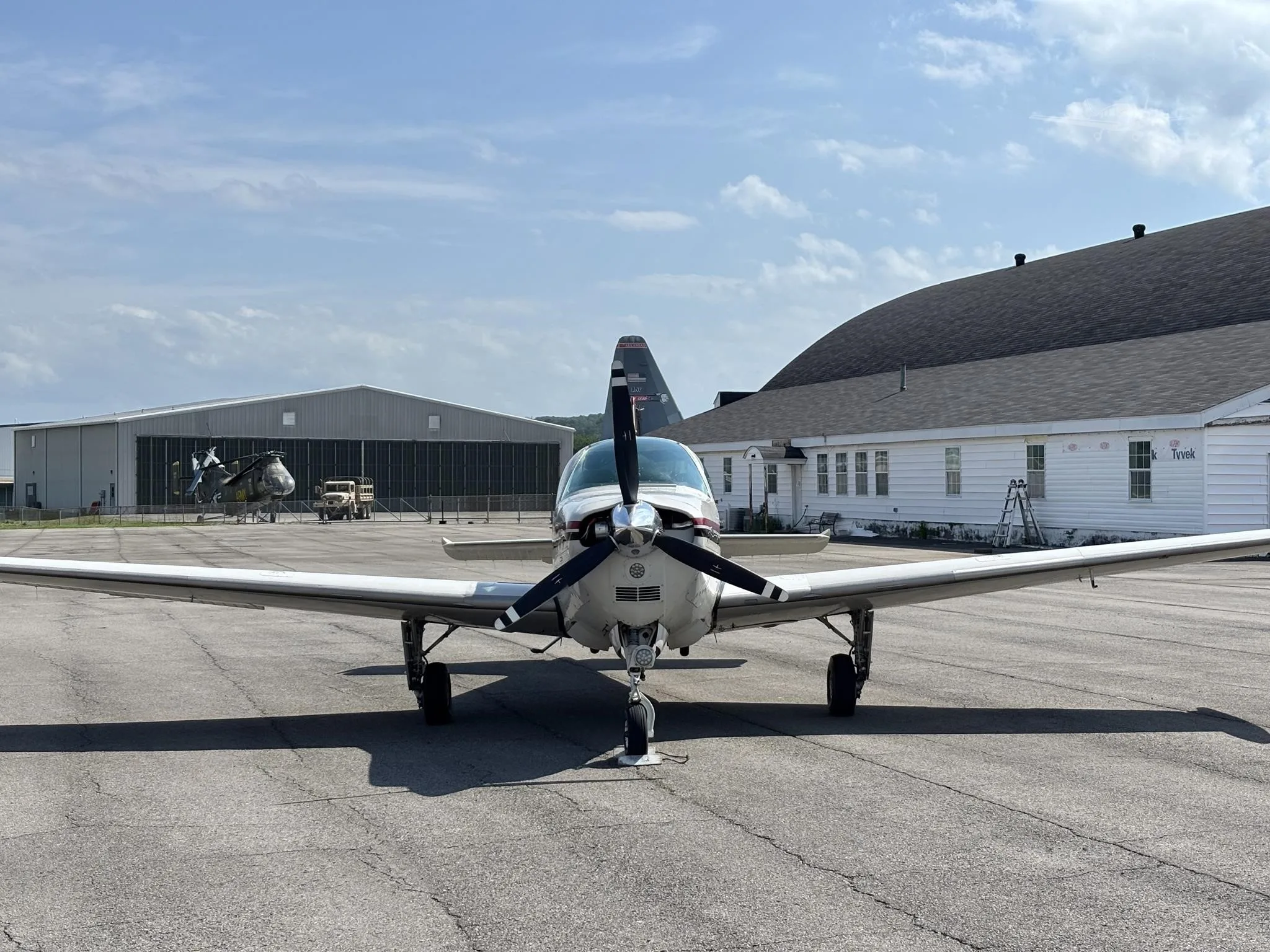 Exterior view of a 1988 BEECHCRAFT F33A BONANZA, N3106D.
