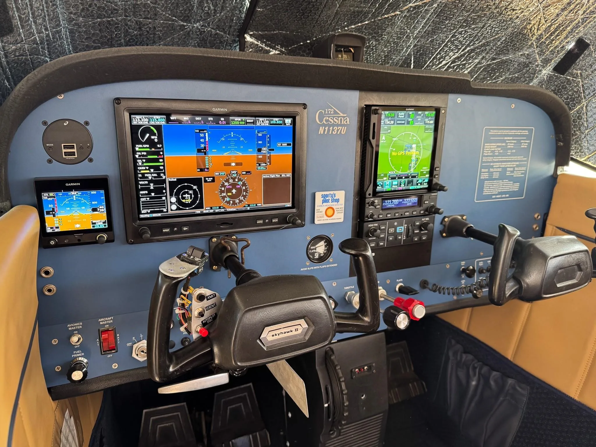Cockpit and instrument panel of a 1976 CESSNA 172M SKYHAWK.