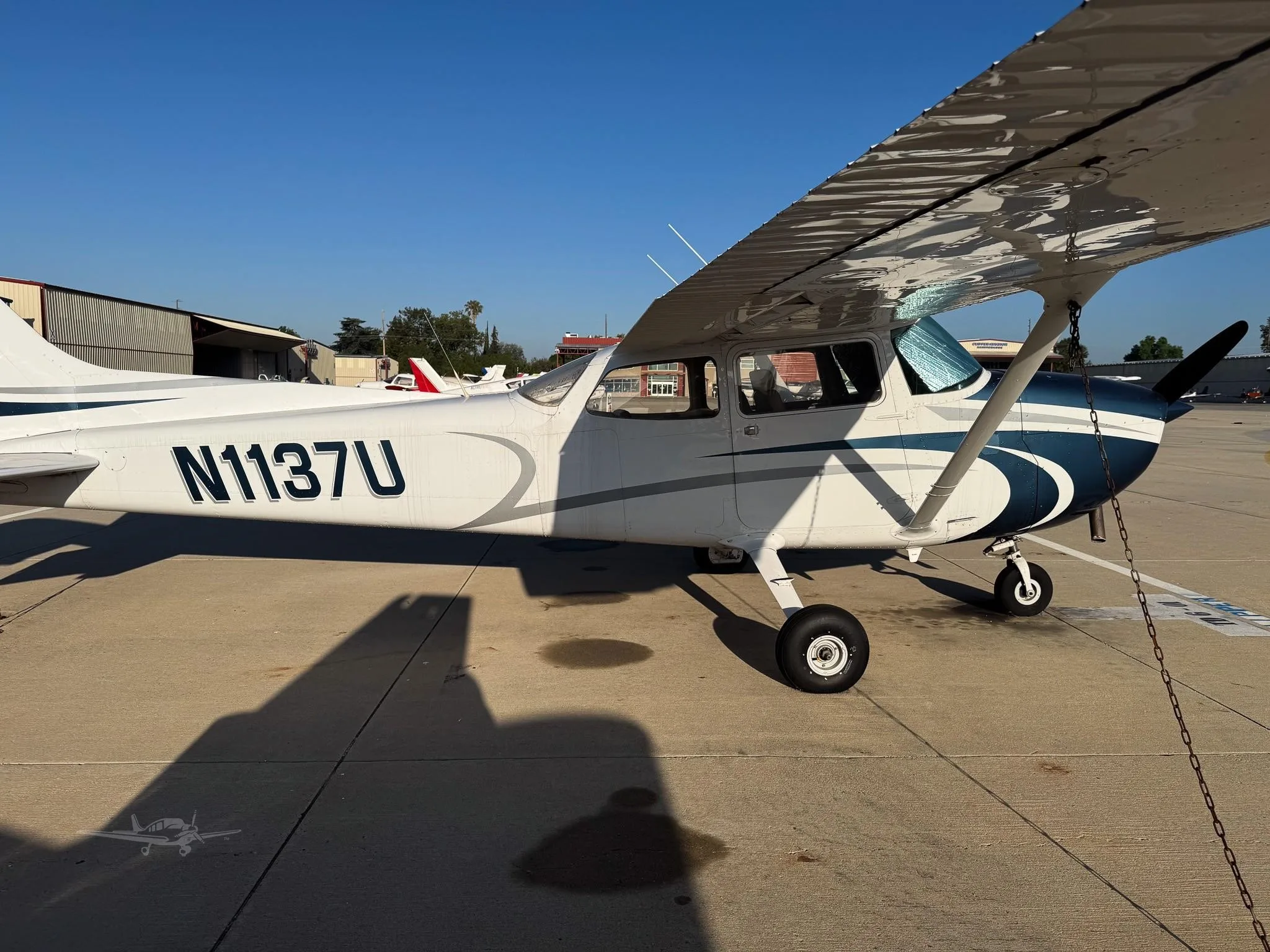Exterior view of a 1976 CESSNA 172M SKYHAWK, N1137U.