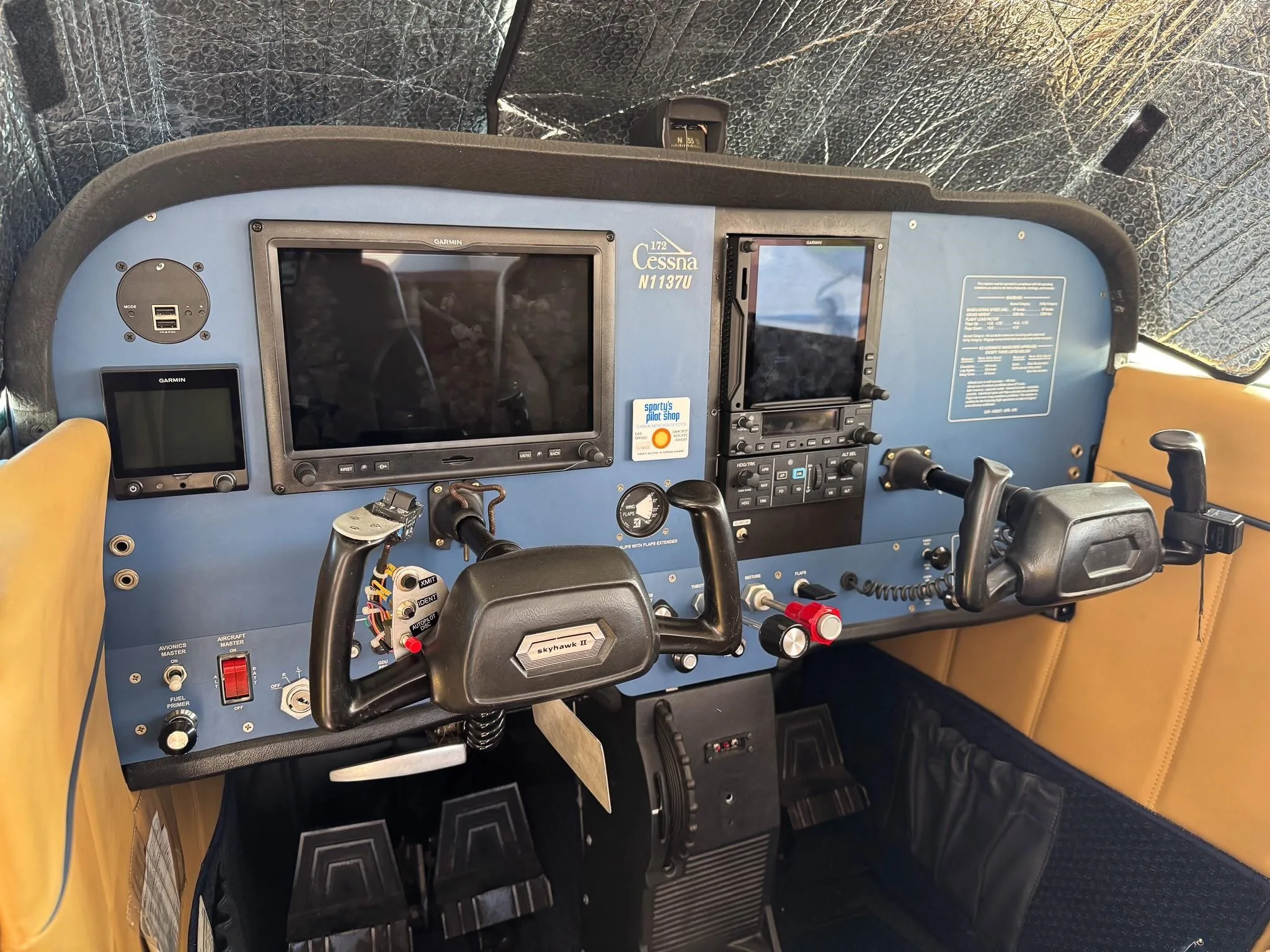 Cockpit and instrument panel of a 1976 CESSNA 172M SKYHAWK.