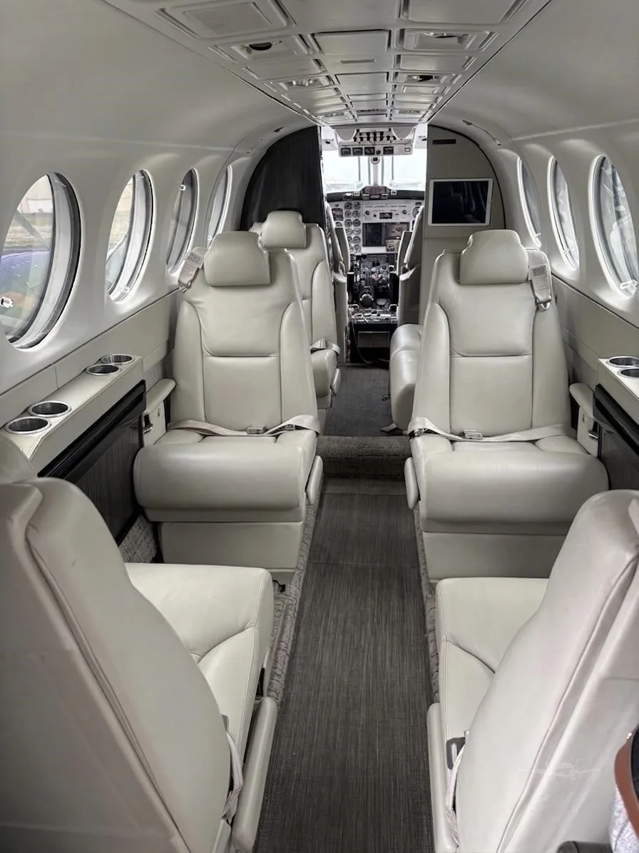Cabin interior of a 1986 BEECHCRAFT KING AIR 300.