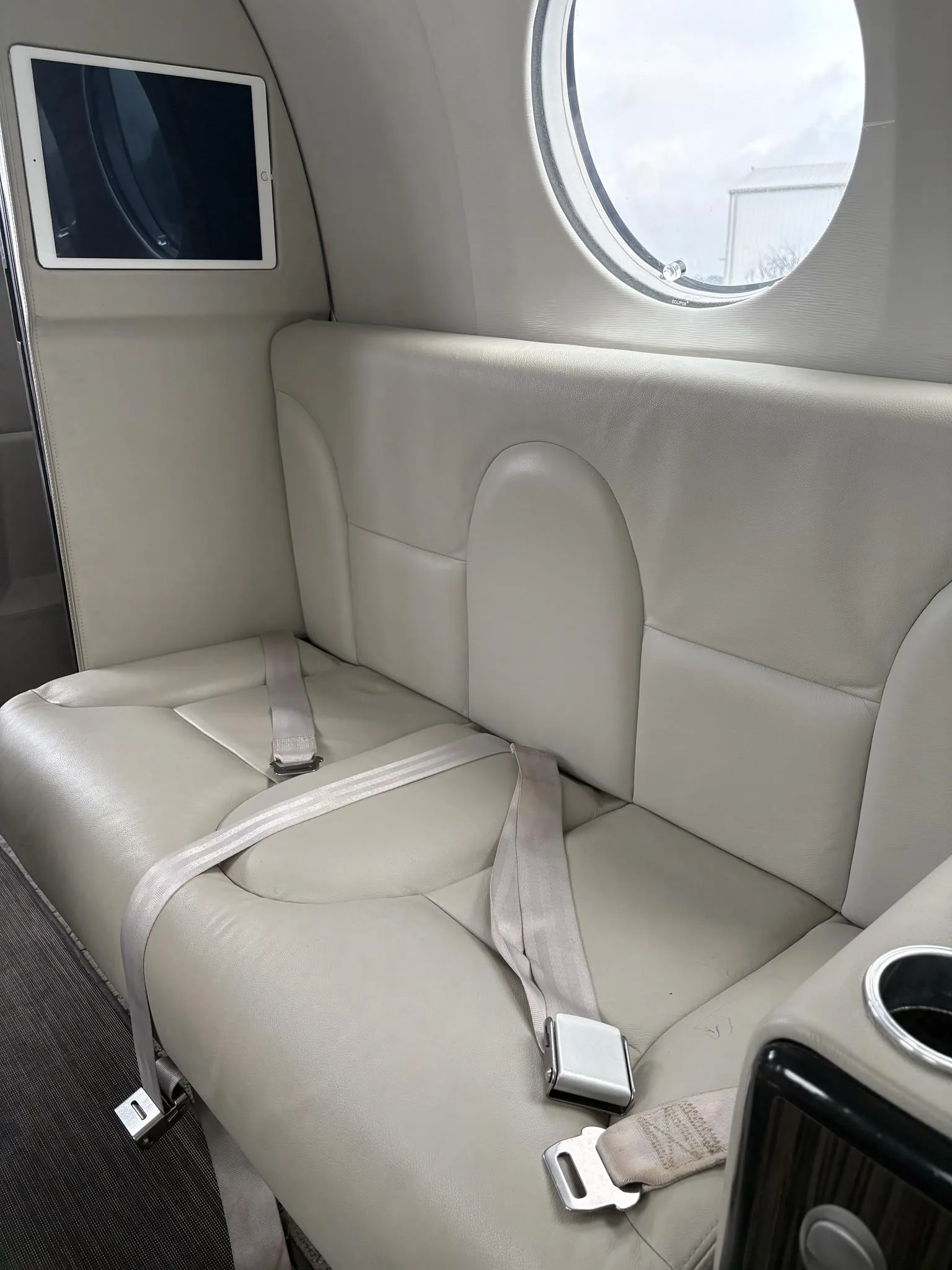 Cabin interior of a 1986 BEECHCRAFT KING AIR 300.