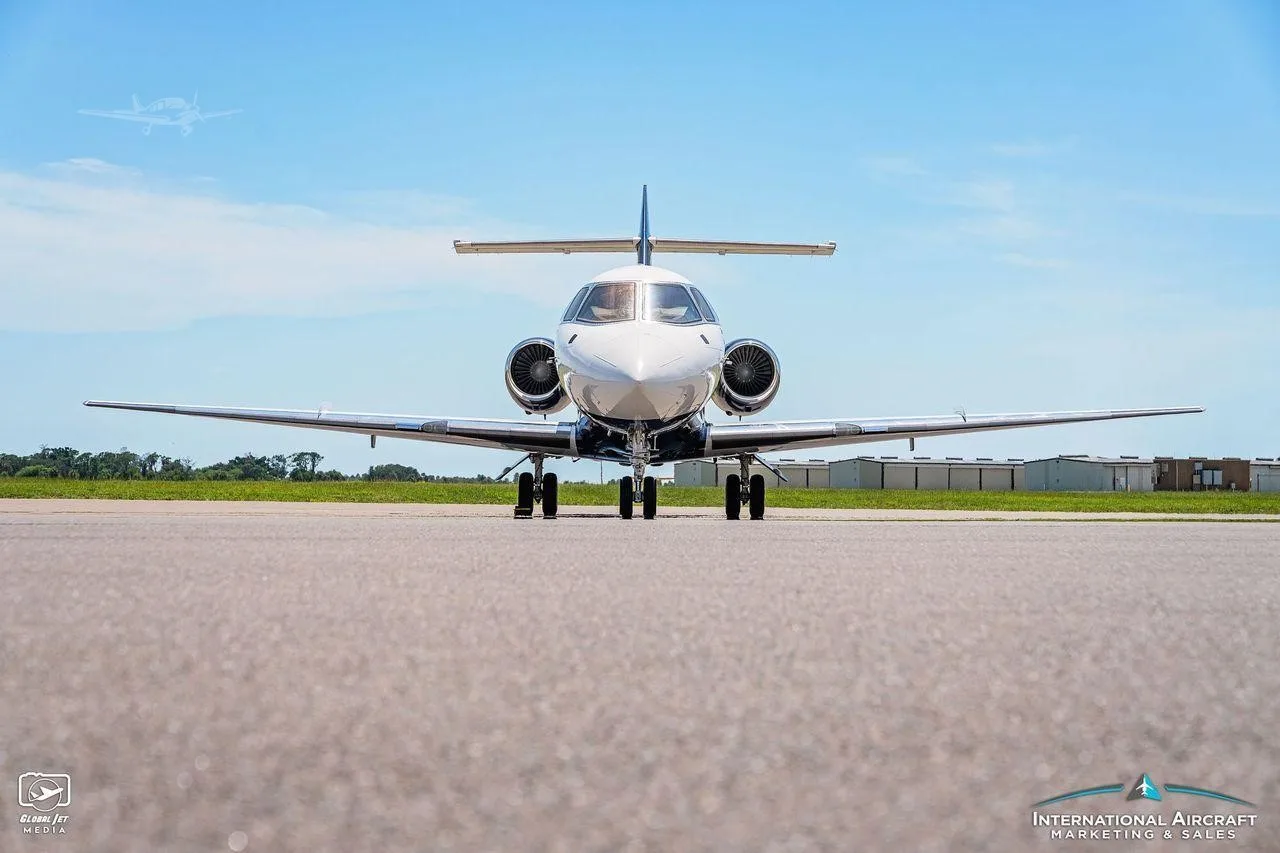 Exterior view of a 1991 HAWKER 800A, N150SB.