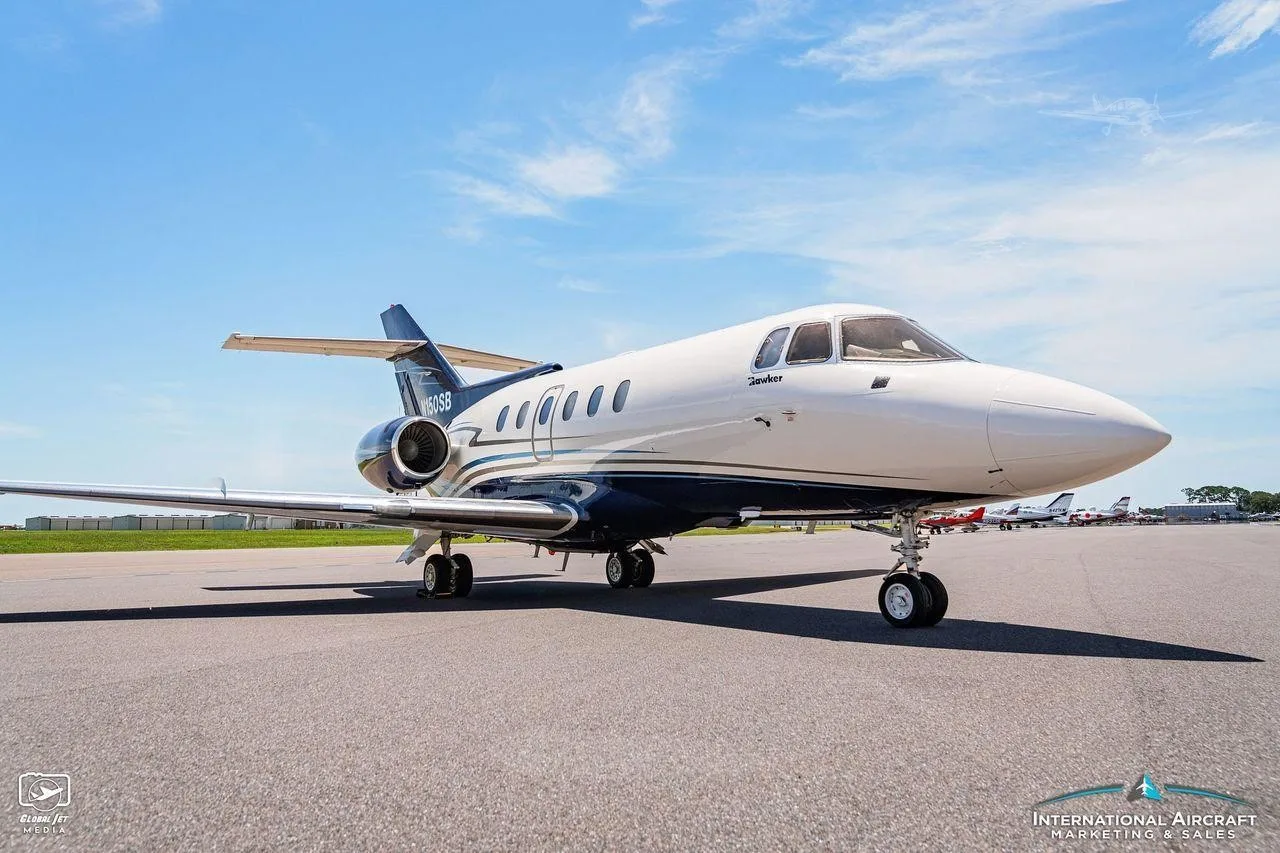 Exterior view of a 1991 HAWKER 800A, N150SB.