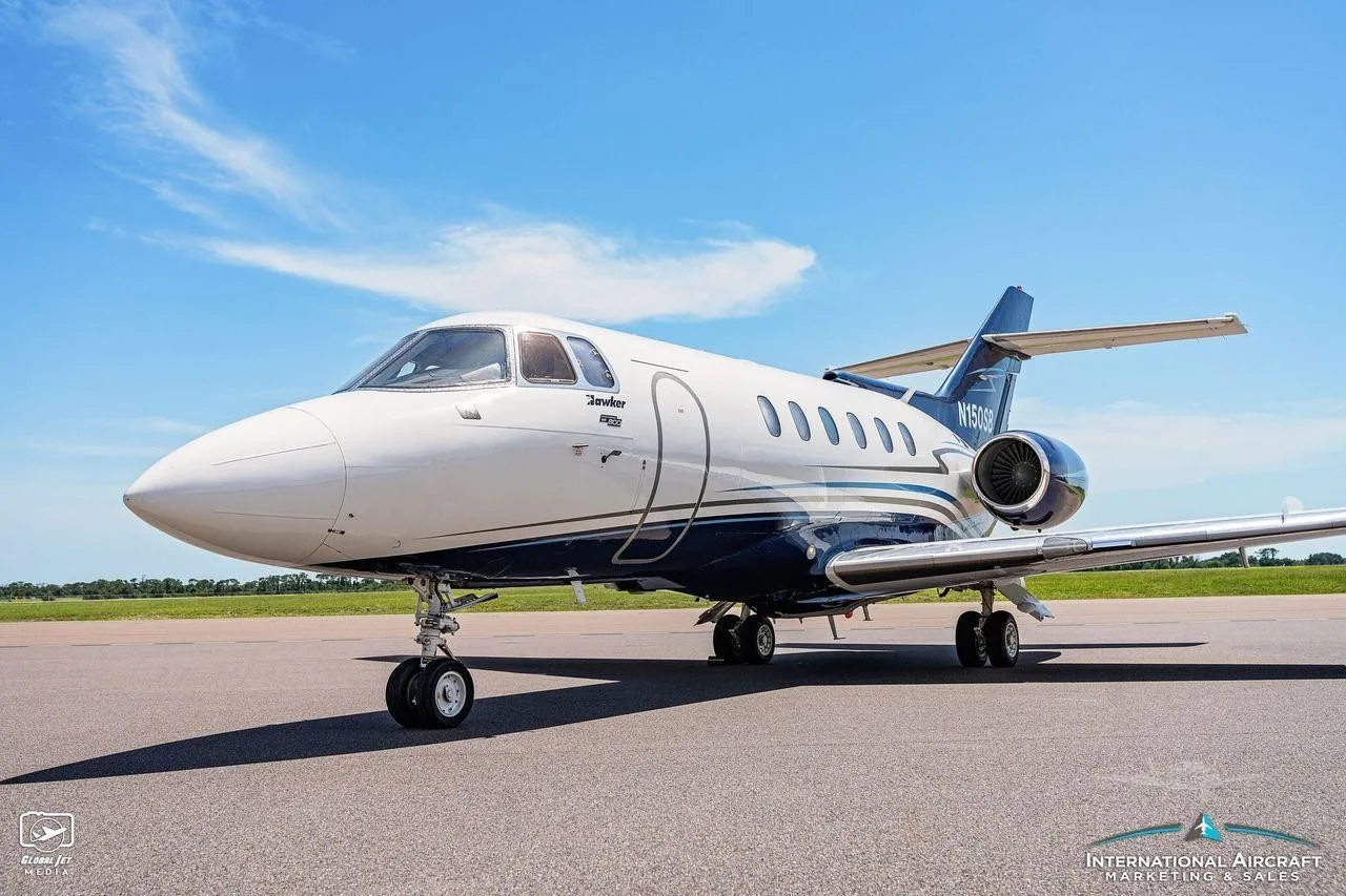 Exterior view of a 1991 HAWKER 800A, N150SB.