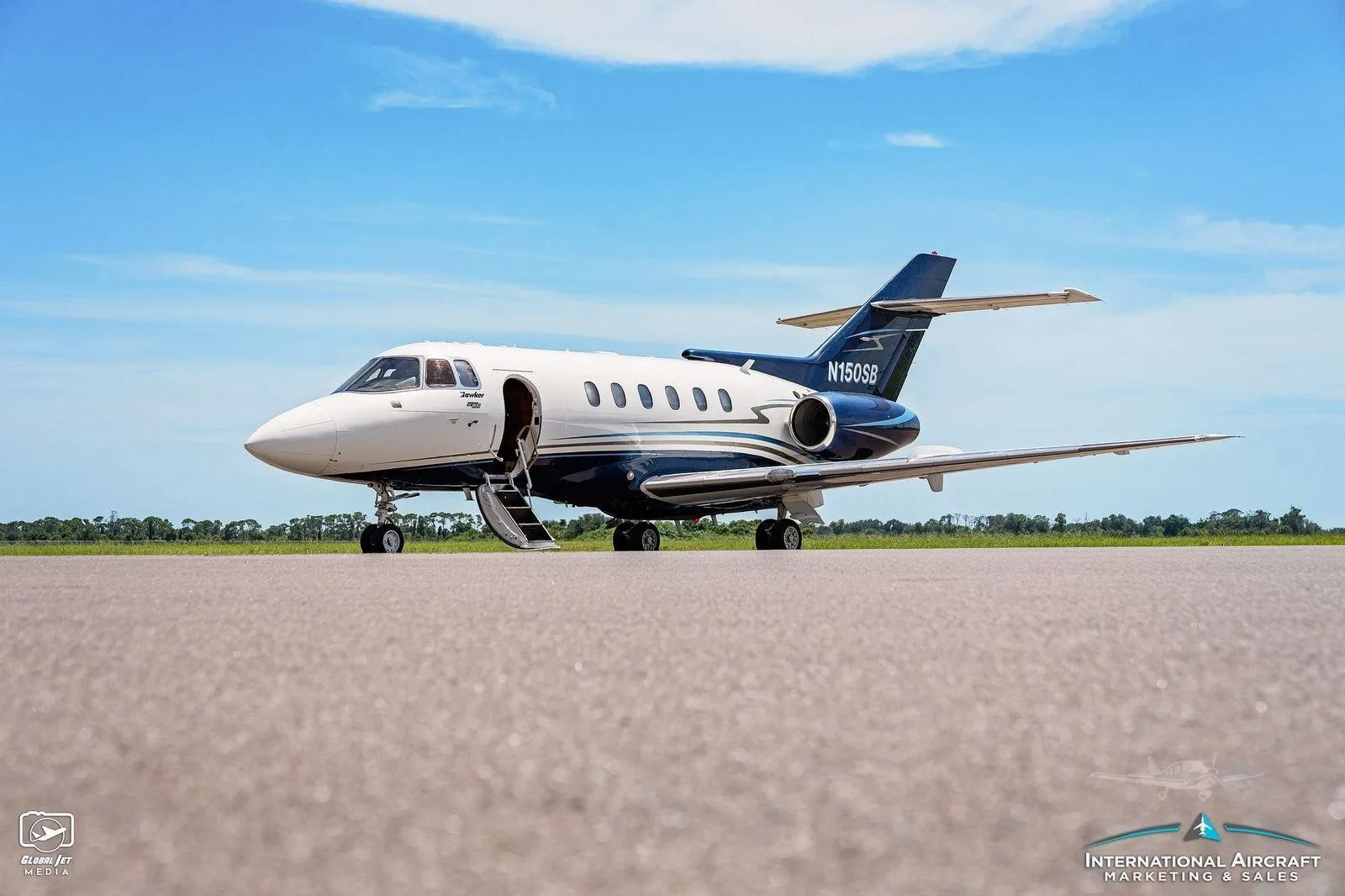 Exterior view of a 1991 HAWKER 800A, N150SB.