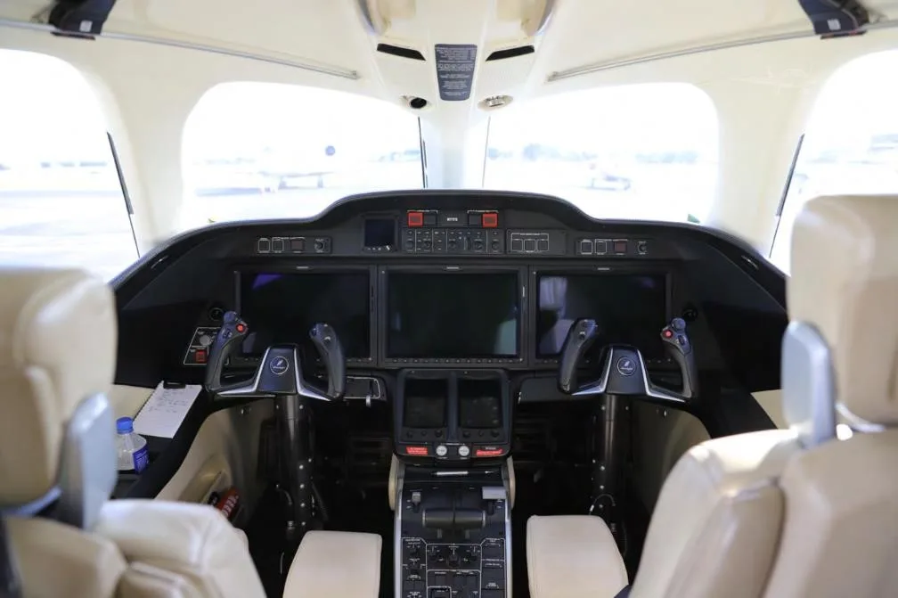 Cockpit and instrument panel of a 2016 HONDA JET APMG.