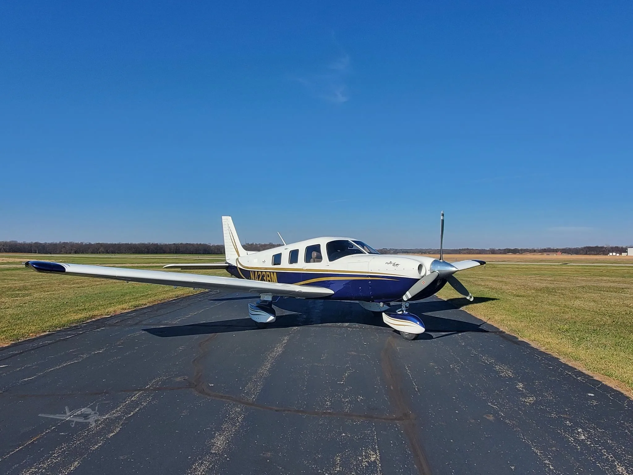 Exterior view of a 2004 PIPER 6XT, N423BM.