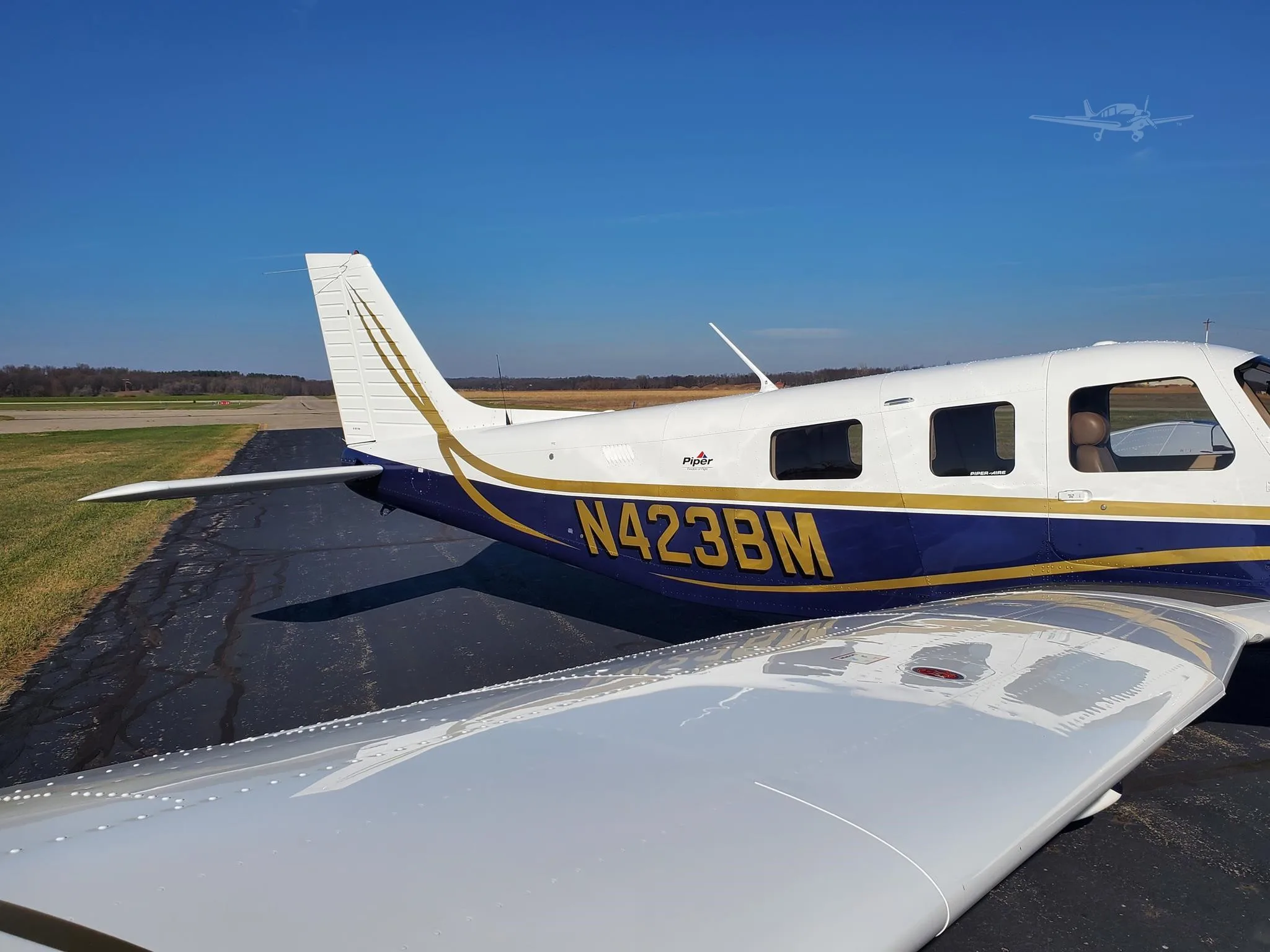 Exterior view of a 2004 PIPER 6XT, N423BM.