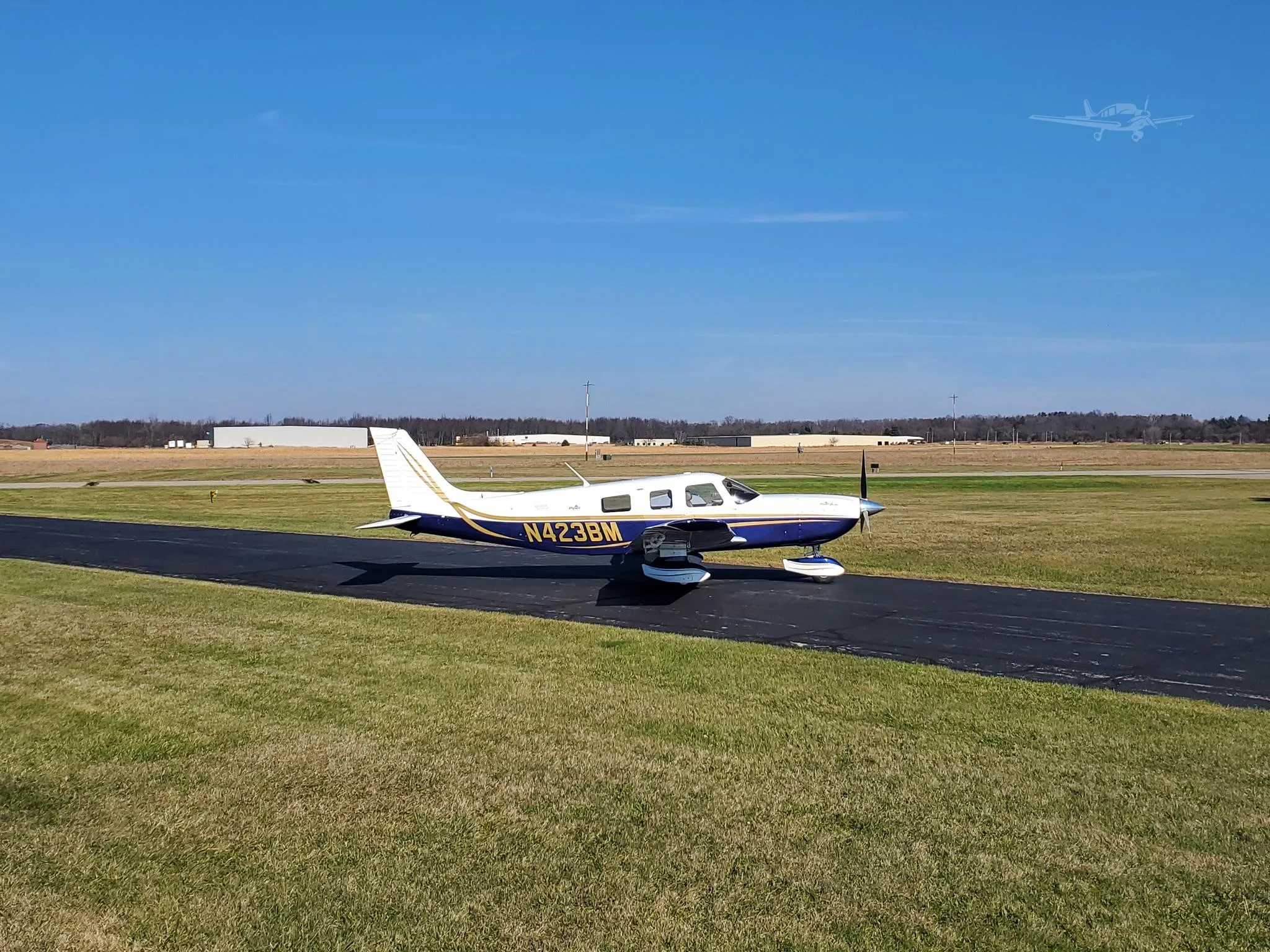 Exterior view of a 2004 PIPER 6XT, N423BM.