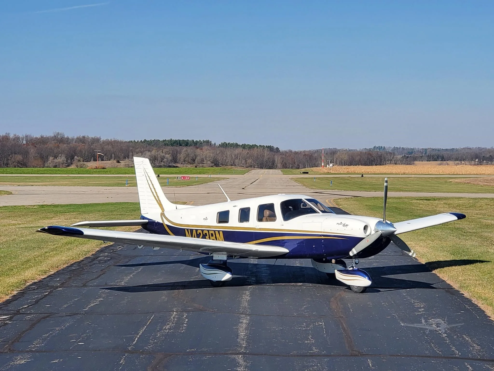Exterior view of a 2004 PIPER 6XT, N423BM.
