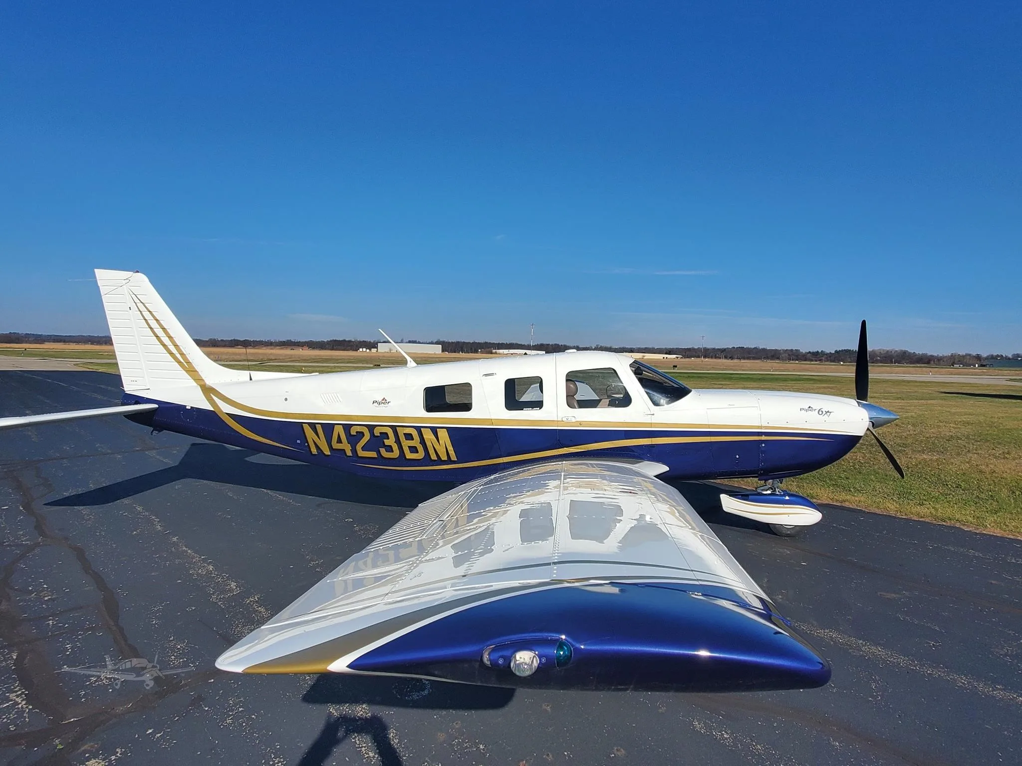 Exterior view of a 2004 PIPER 6XT, N423BM.