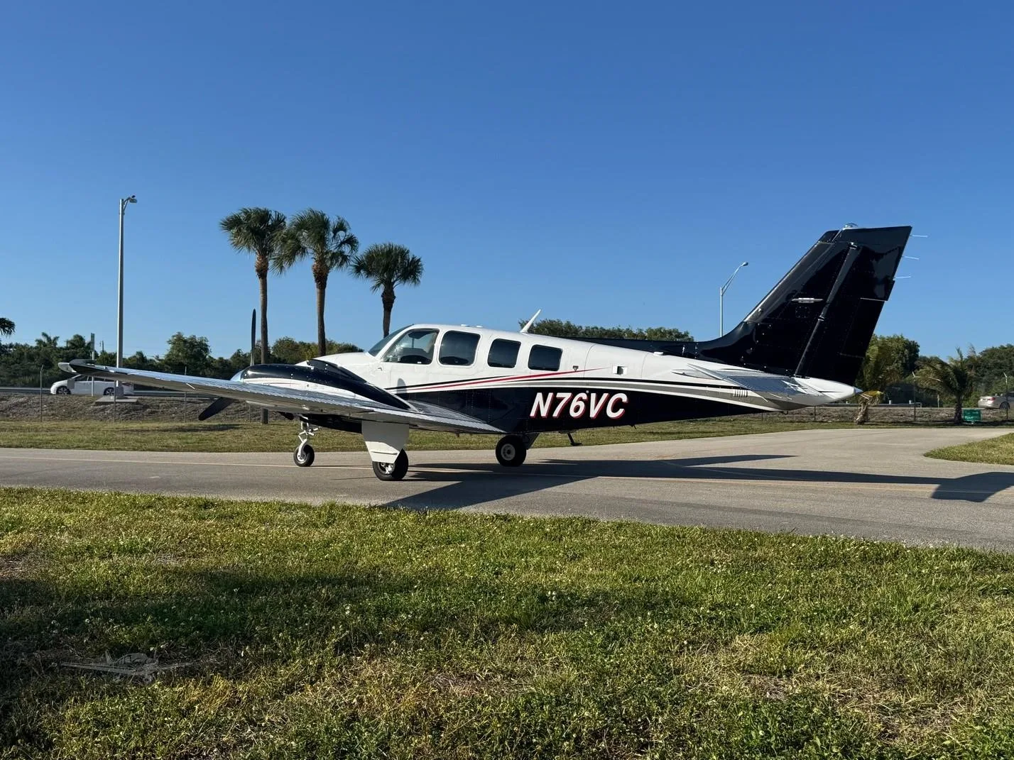 Exterior view of a 1983 BEECHCRAFT 58 BARON, N76VC.