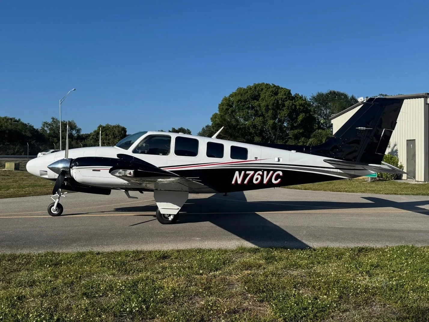 Exterior view of a 1983 BEECHCRAFT 58 BARON, N76VC.
