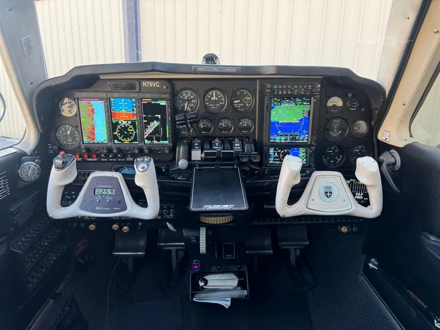 Cockpit and instrument panel of a 1983 BEECHCRAFT 58 BARON.