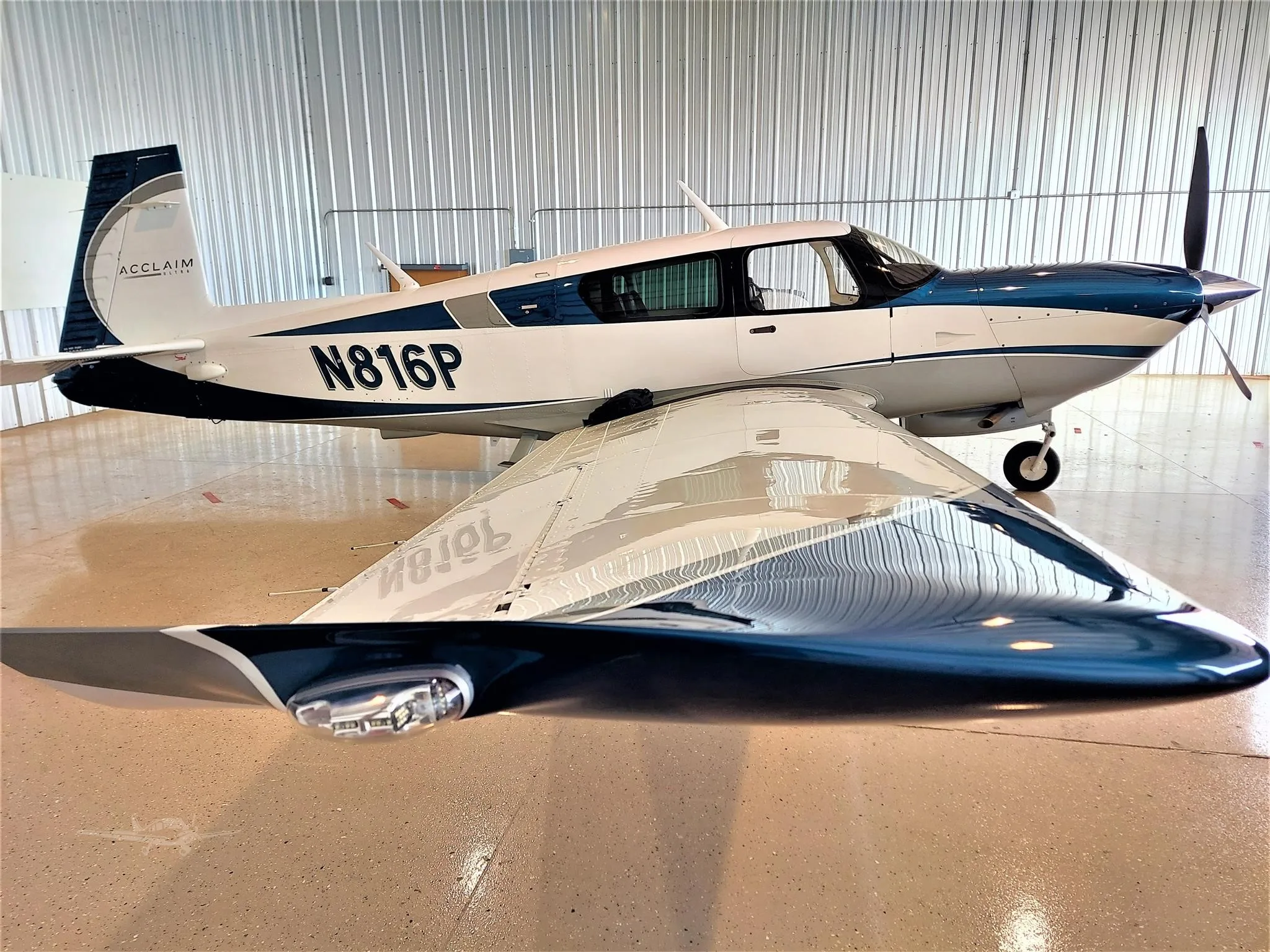 Exterior view of a 2018 MOONEY ACCLAIM ULTRA, N816P.