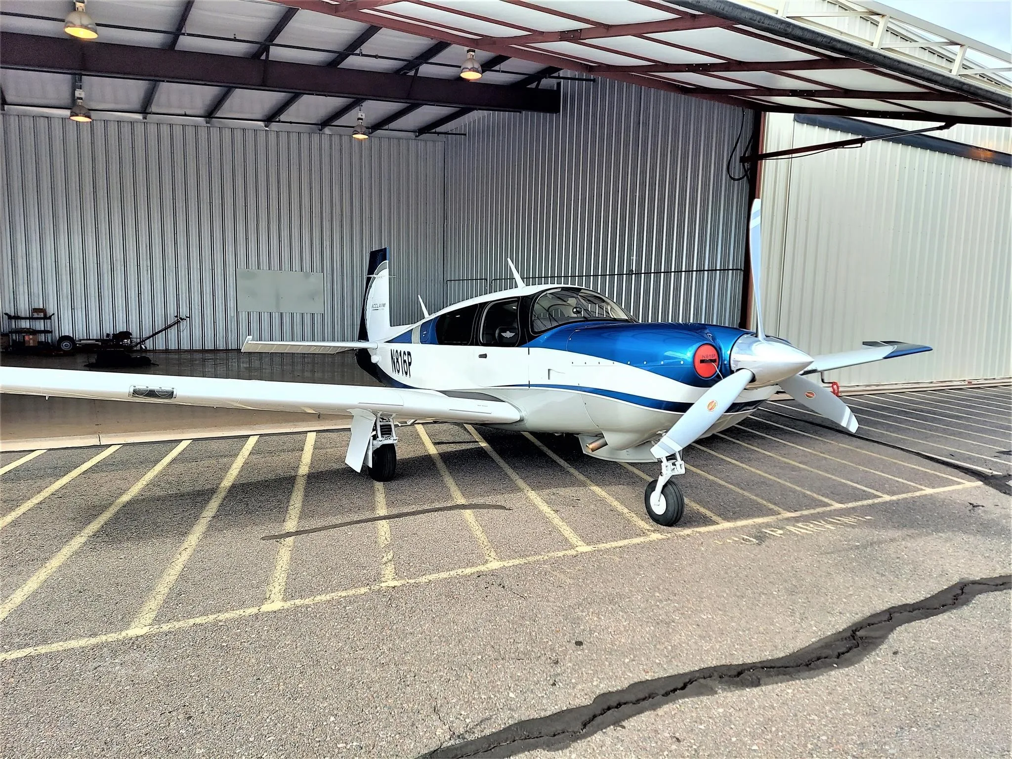Exterior view of a 2018 MOONEY ACCLAIM ULTRA, N816P.