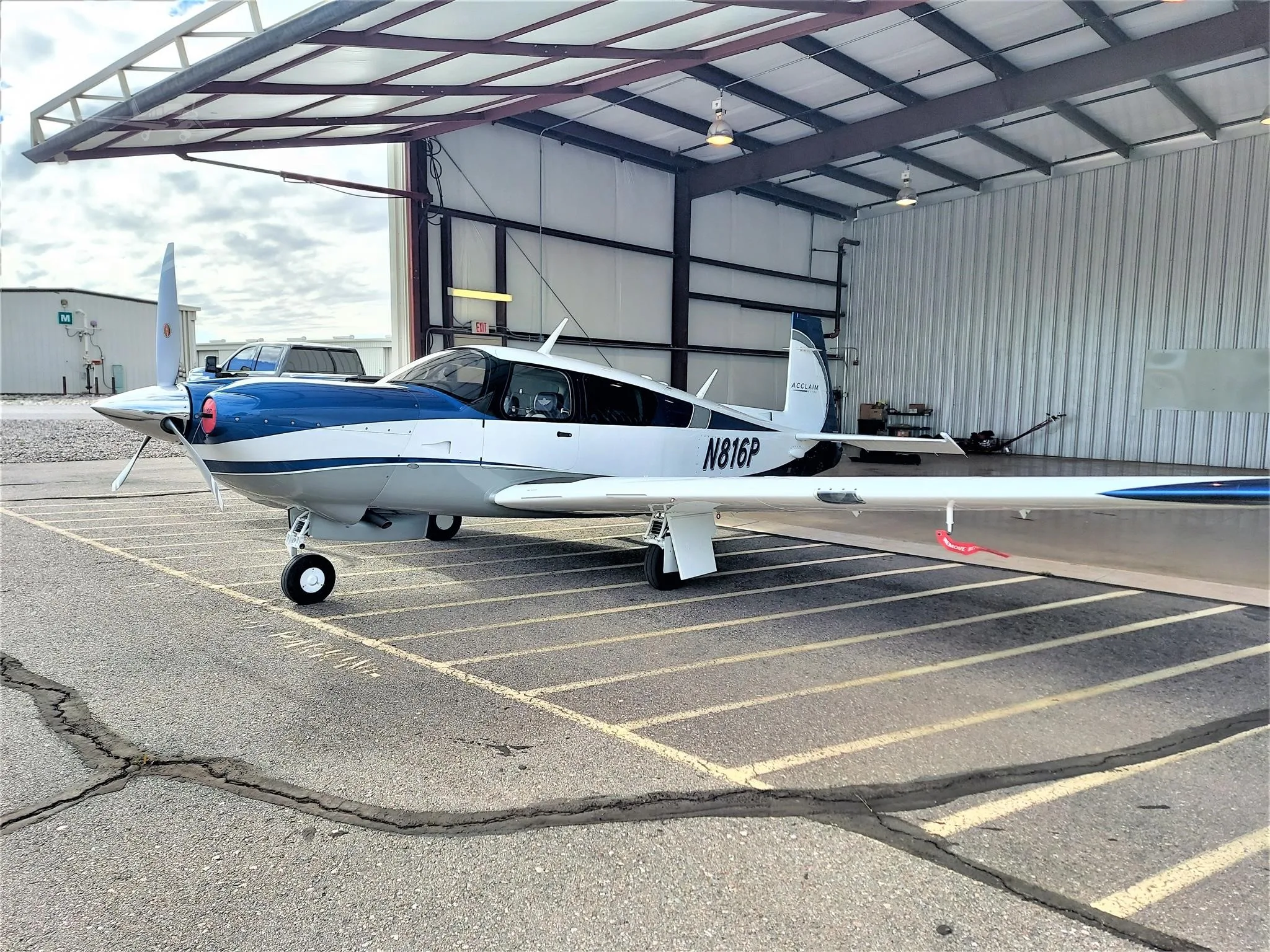 Exterior view of a 2018 MOONEY ACCLAIM ULTRA, N816P.