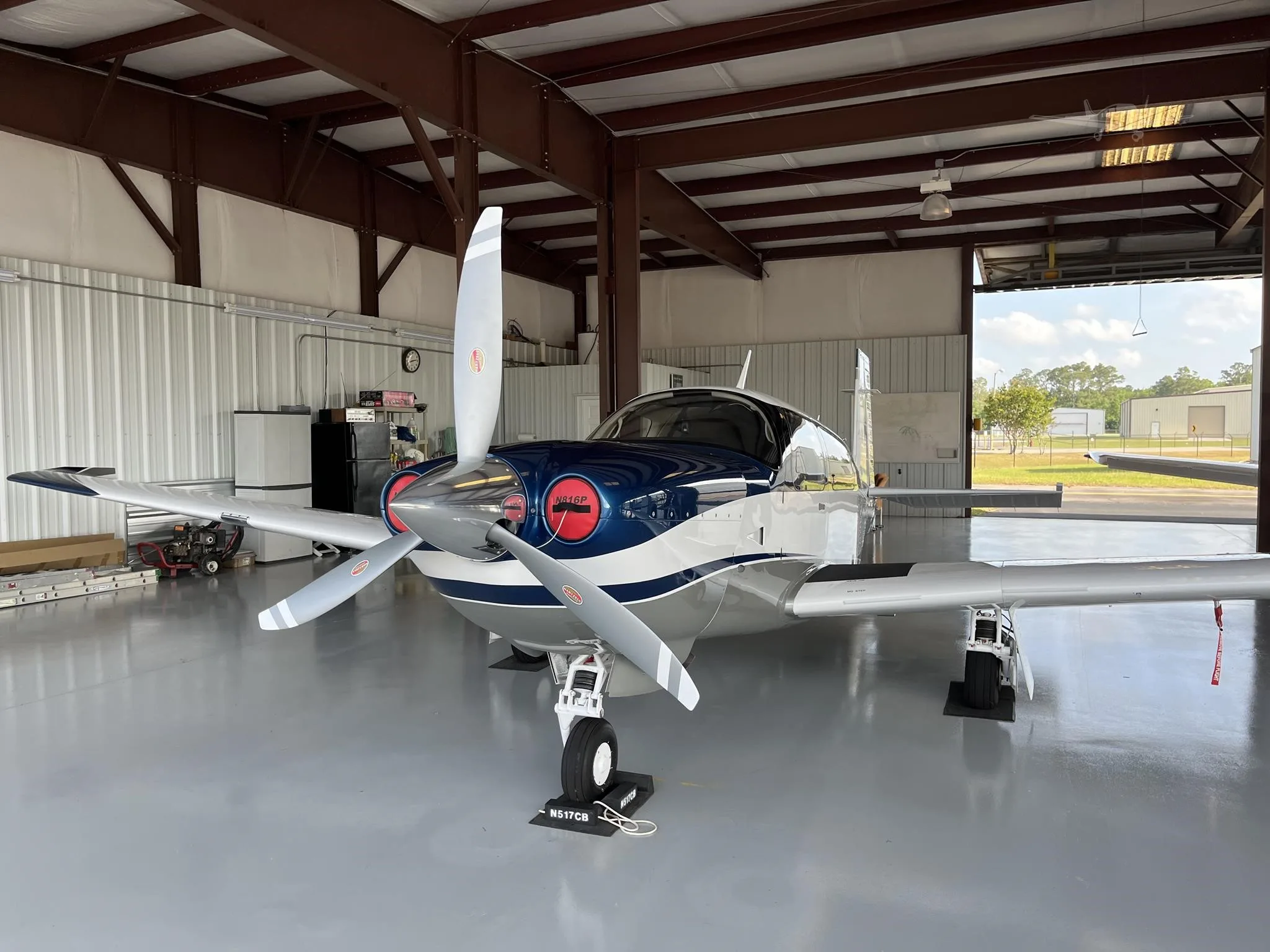 Exterior view of a 2018 MOONEY ACCLAIM ULTRA, N816P.