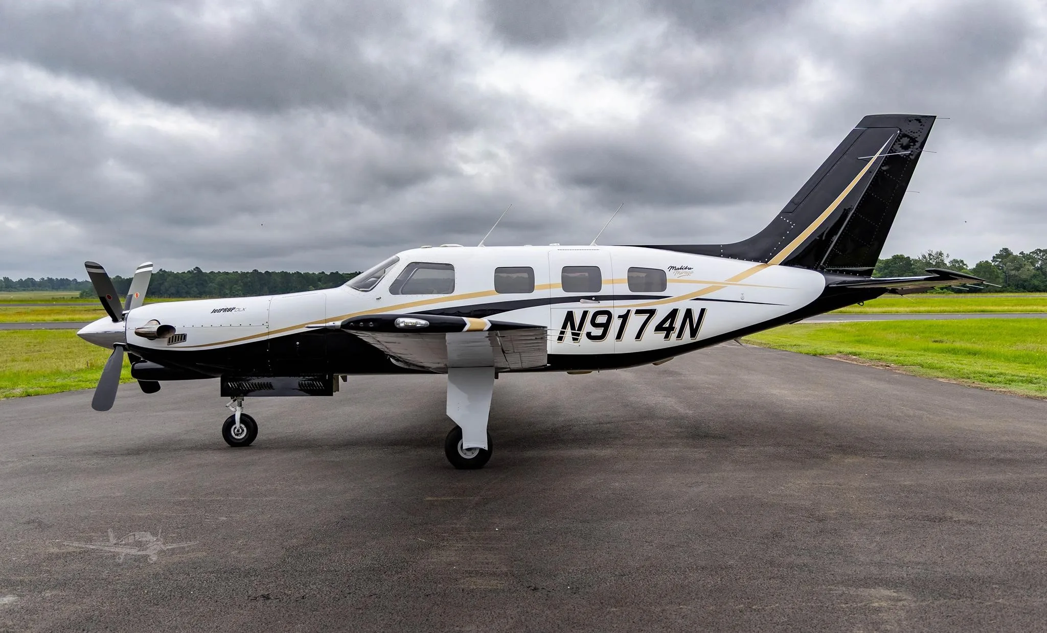 Exterior view of a 1989 PIPER JETPROP, N9174N.
