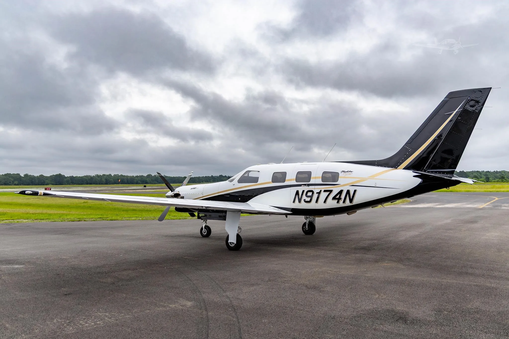 Exterior view of a 1989 PIPER JETPROP, N9174N.