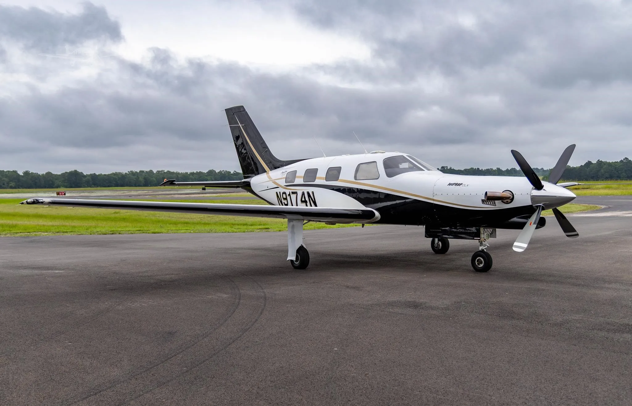 Exterior view of a 1989 PIPER JETPROP, N9174N.