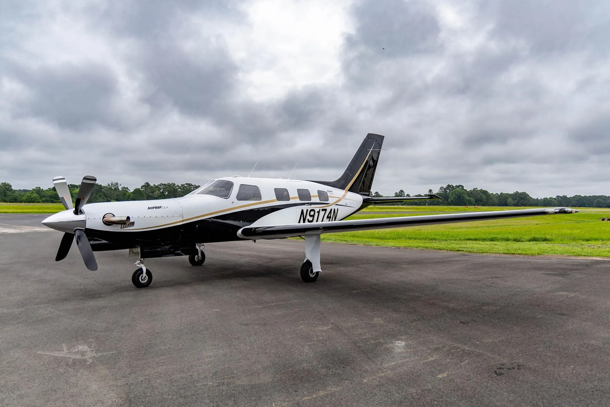 Exterior view of a 1989 PIPER JETPROP, N9174N.