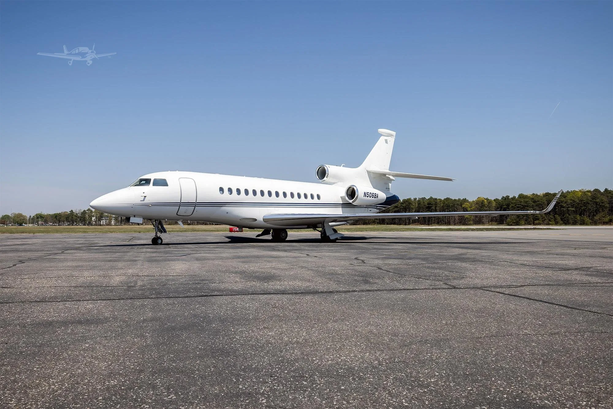 Exterior view of a 2012 DASSAULT FALCON 7X, N506BA.