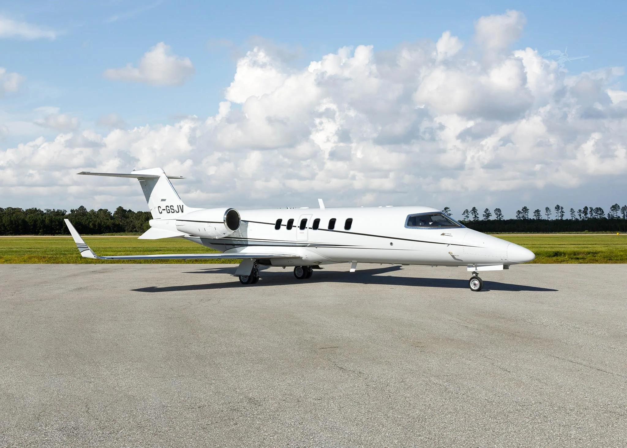Exterior view of a 2008 LEARJET 40XR, C-GSJV.