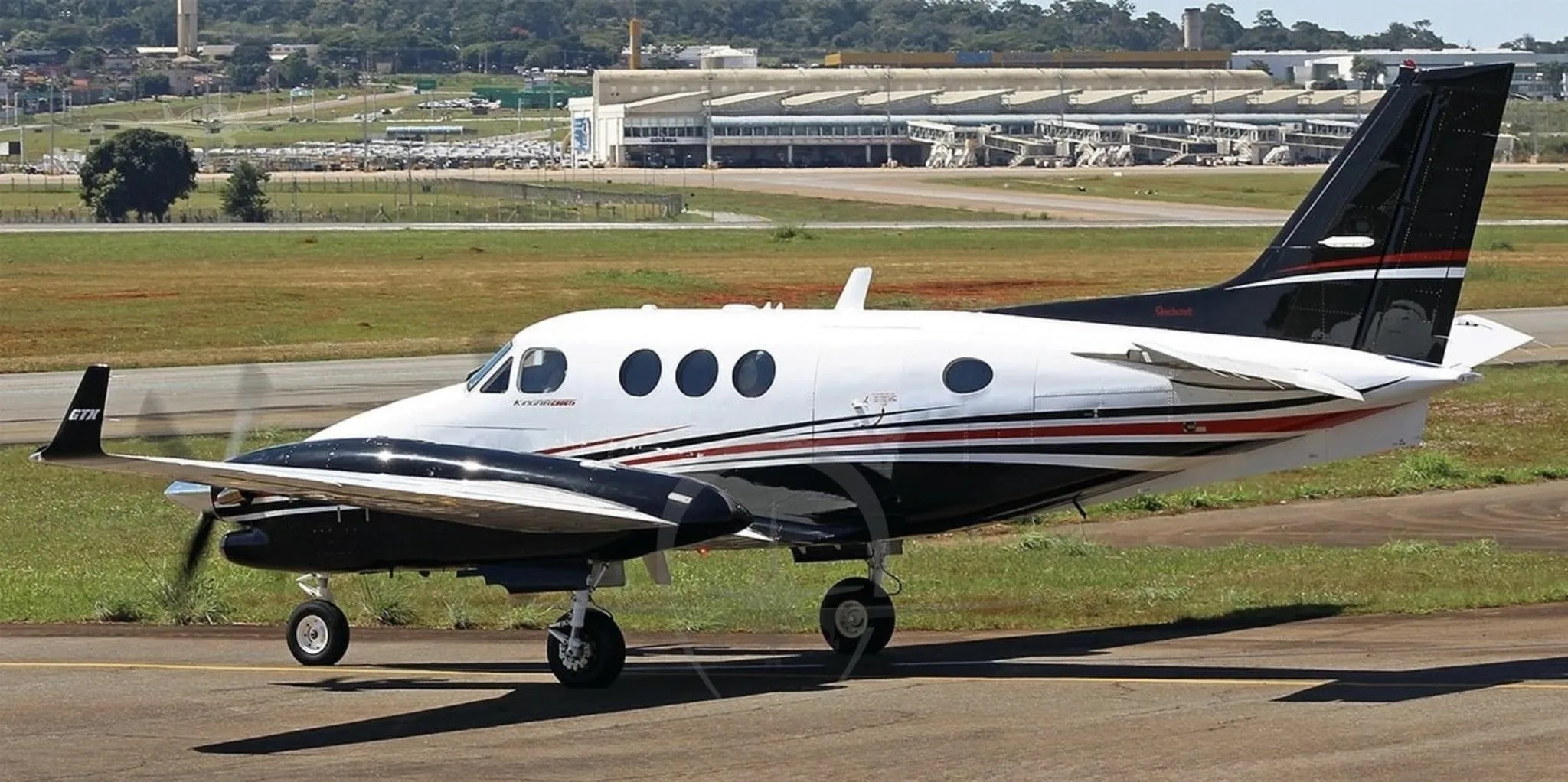 Exterior view of a 2014 BEECHCRAFT KING AIR C90GTX.