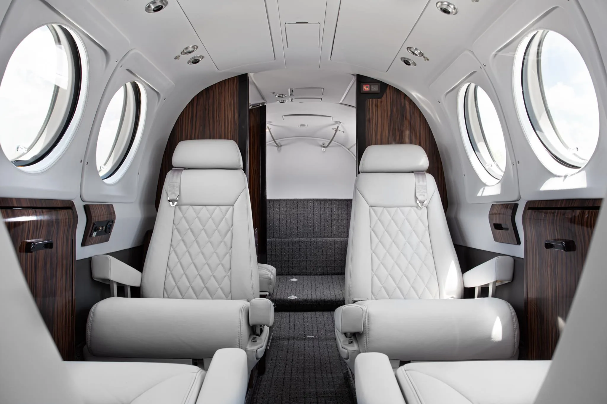 Cabin interior of a 1981 BEECHCRAFT KING AIR B200.