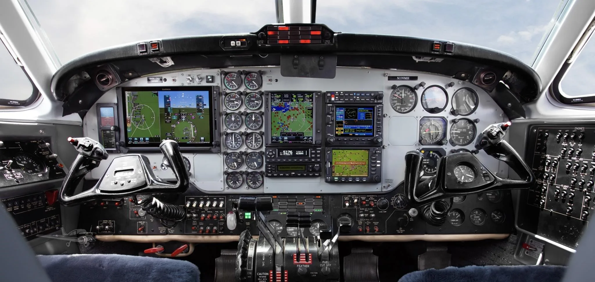 Cockpit and instrument panel of a 1981 BEECHCRAFT KING AIR B200.