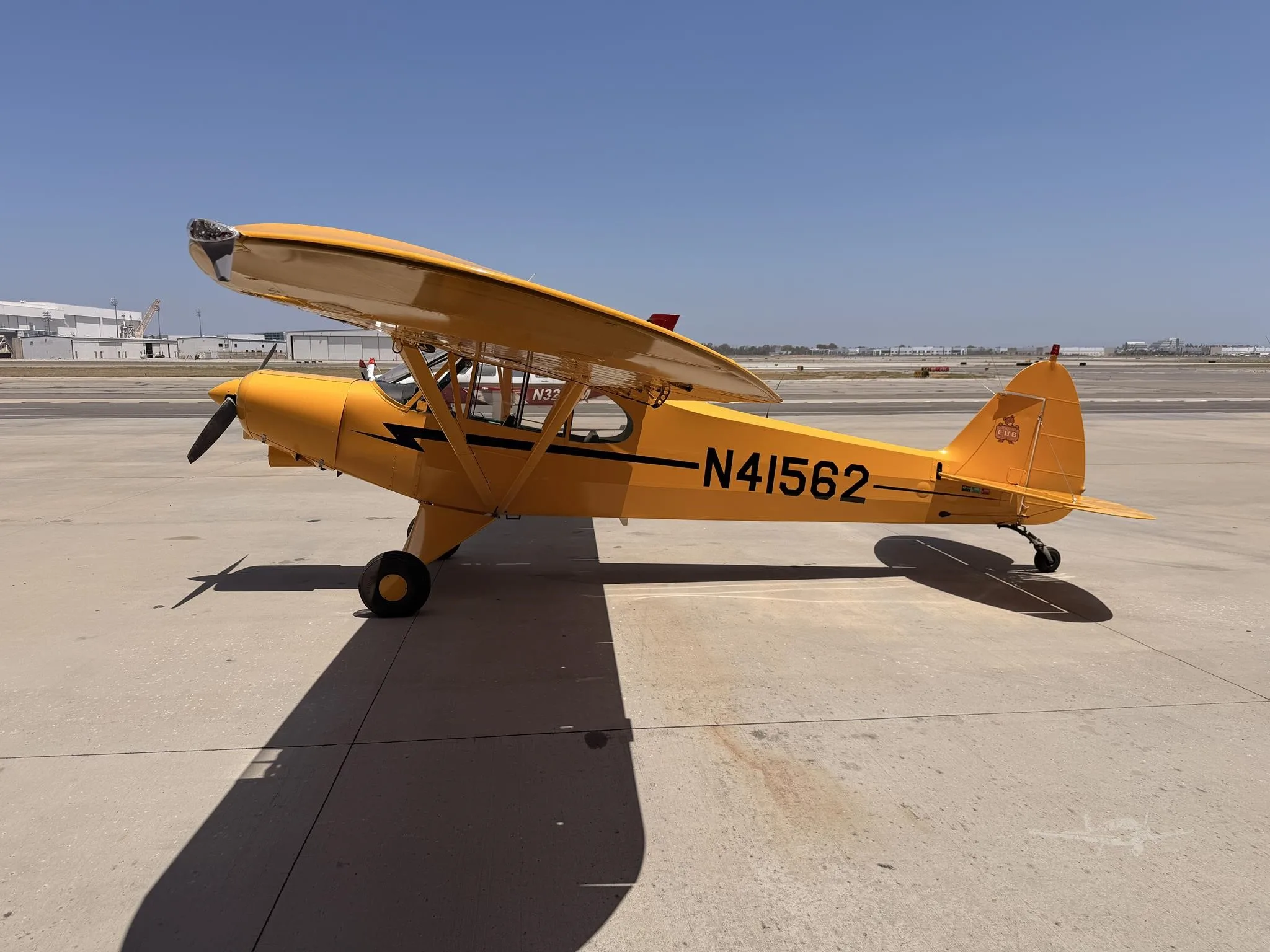 Exterior view of a 1990 PIPER SUPER CUB, N41562.