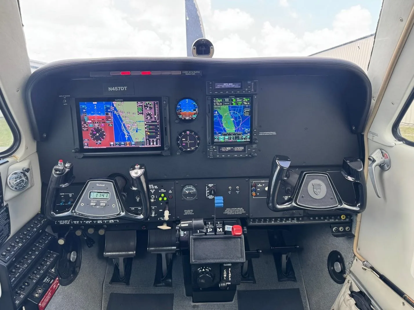 Cockpit and instrument panel of a 1997 BEECHCRAFT A36 BONANZA.