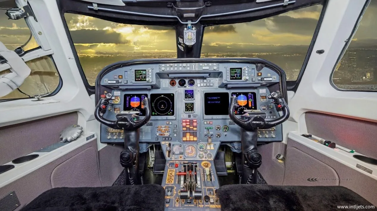 Cockpit and instrument panel of a 1999 ASTRA/GULFSTREAM ASTRA SPX.
