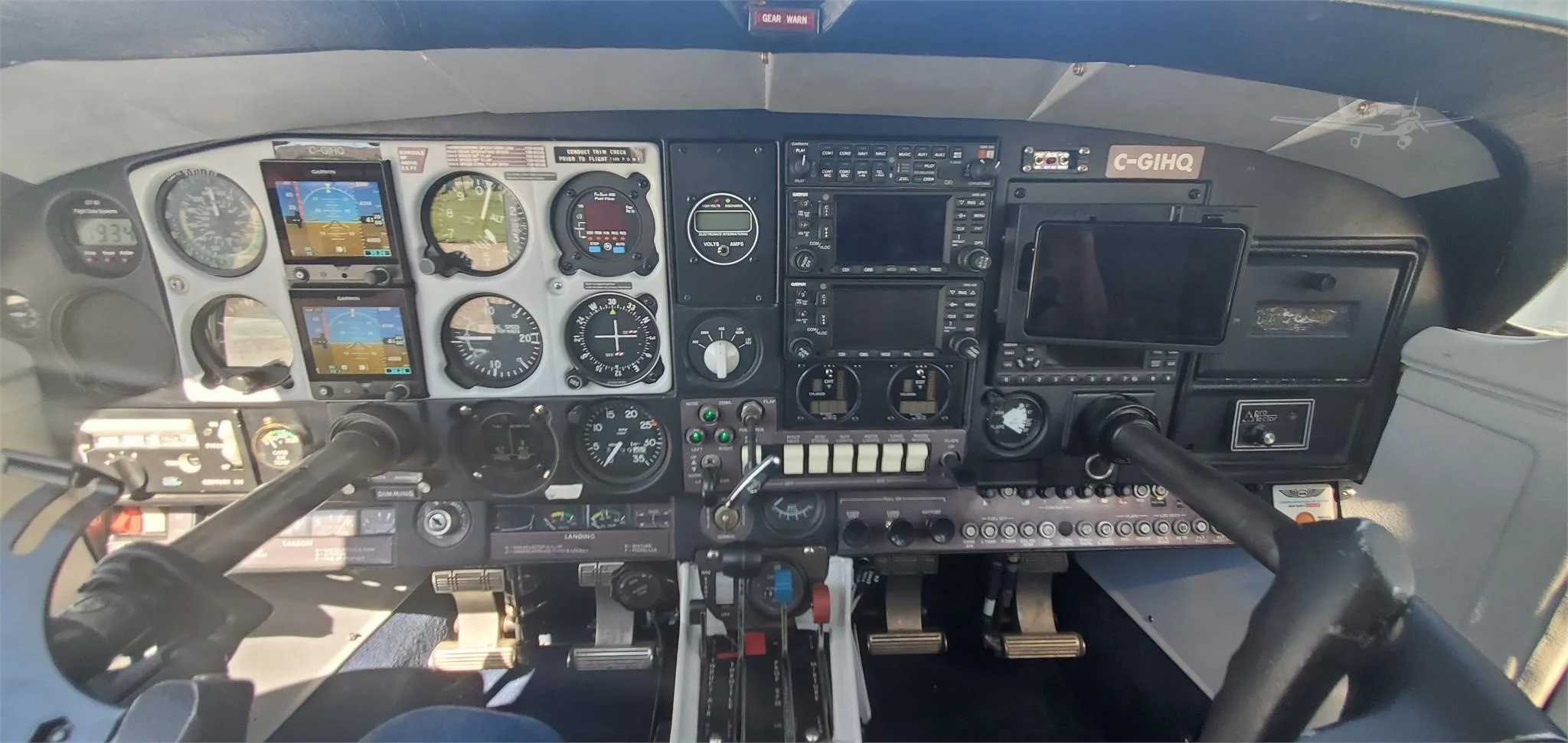 Cockpit and instrument panel of a 1976 COMMANDER 112TC.