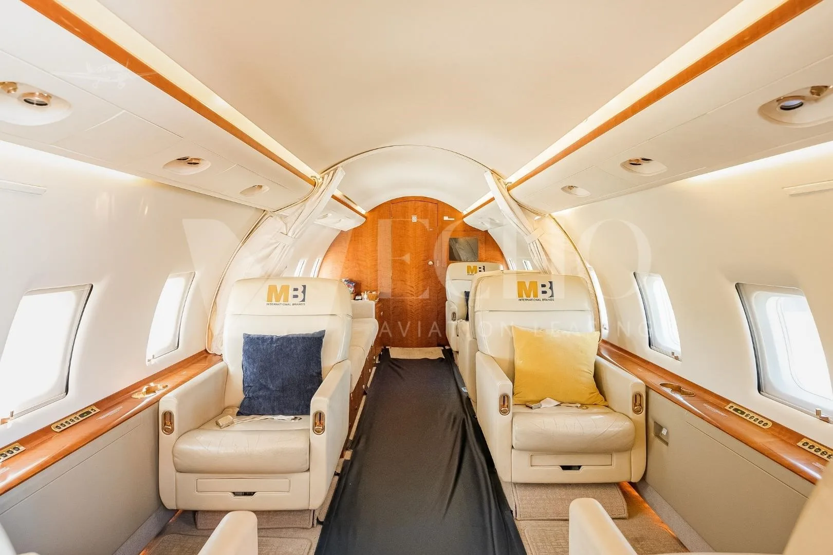 Cabin interior of a 2003 BOMBARDIER CHALLENGER 604.