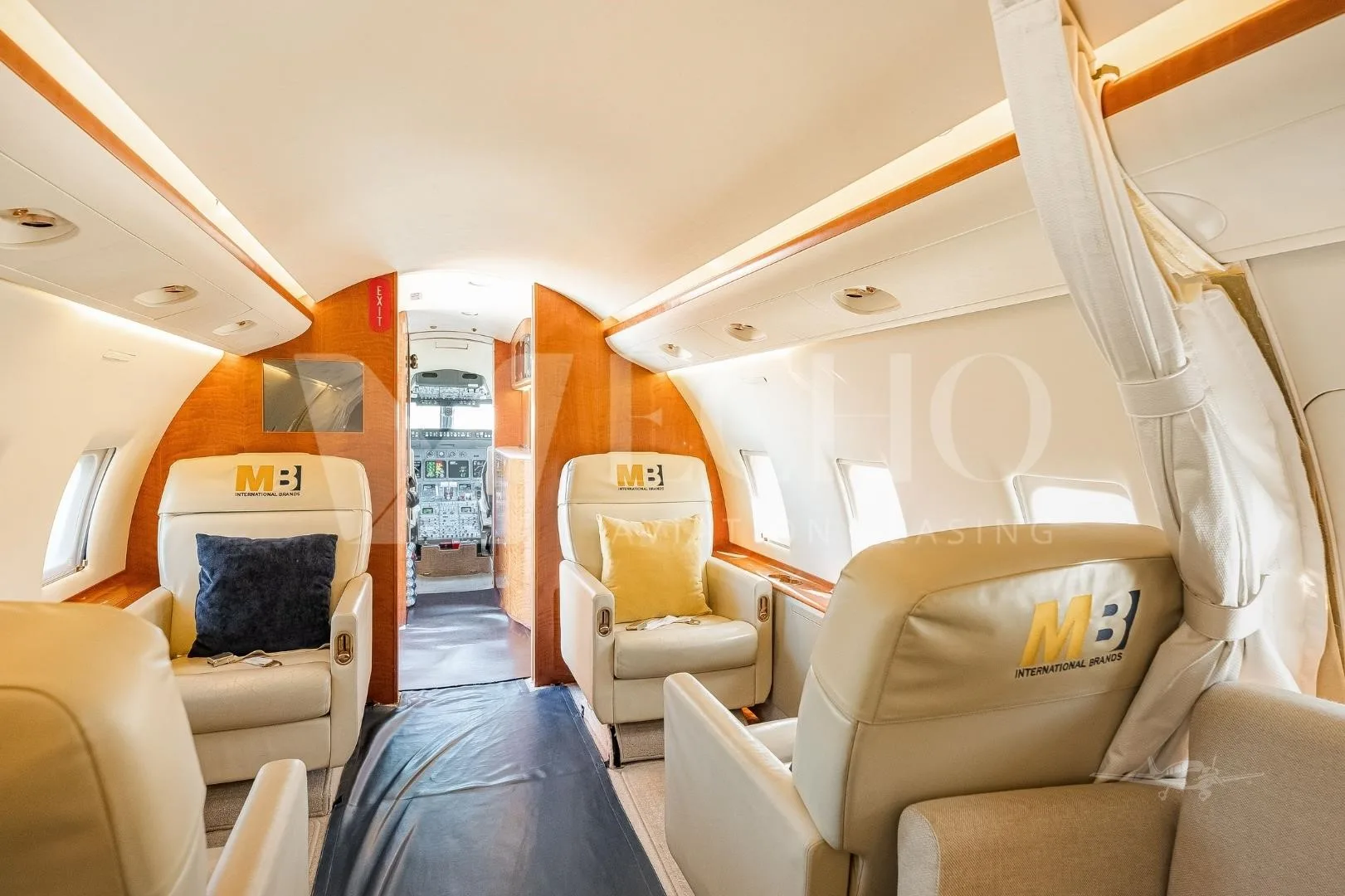 Cabin interior of a 2003 BOMBARDIER CHALLENGER 604.