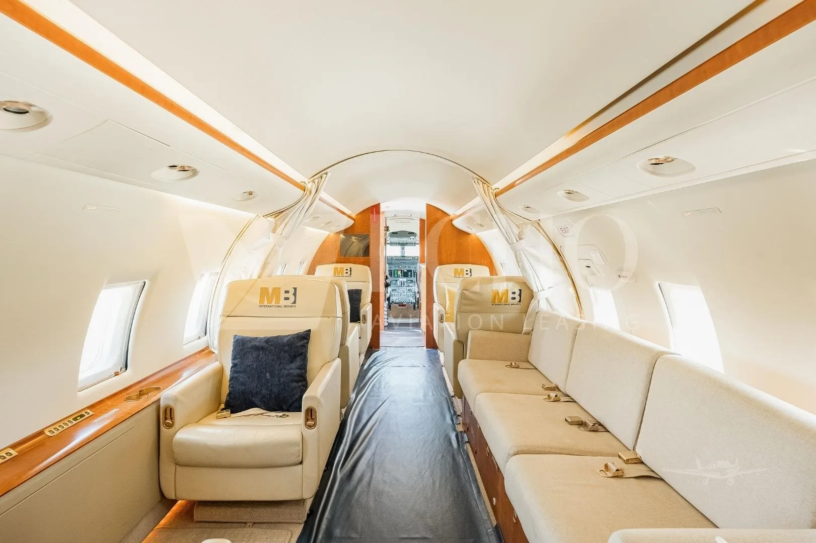 Cabin interior of a 2003 BOMBARDIER CHALLENGER 604.
