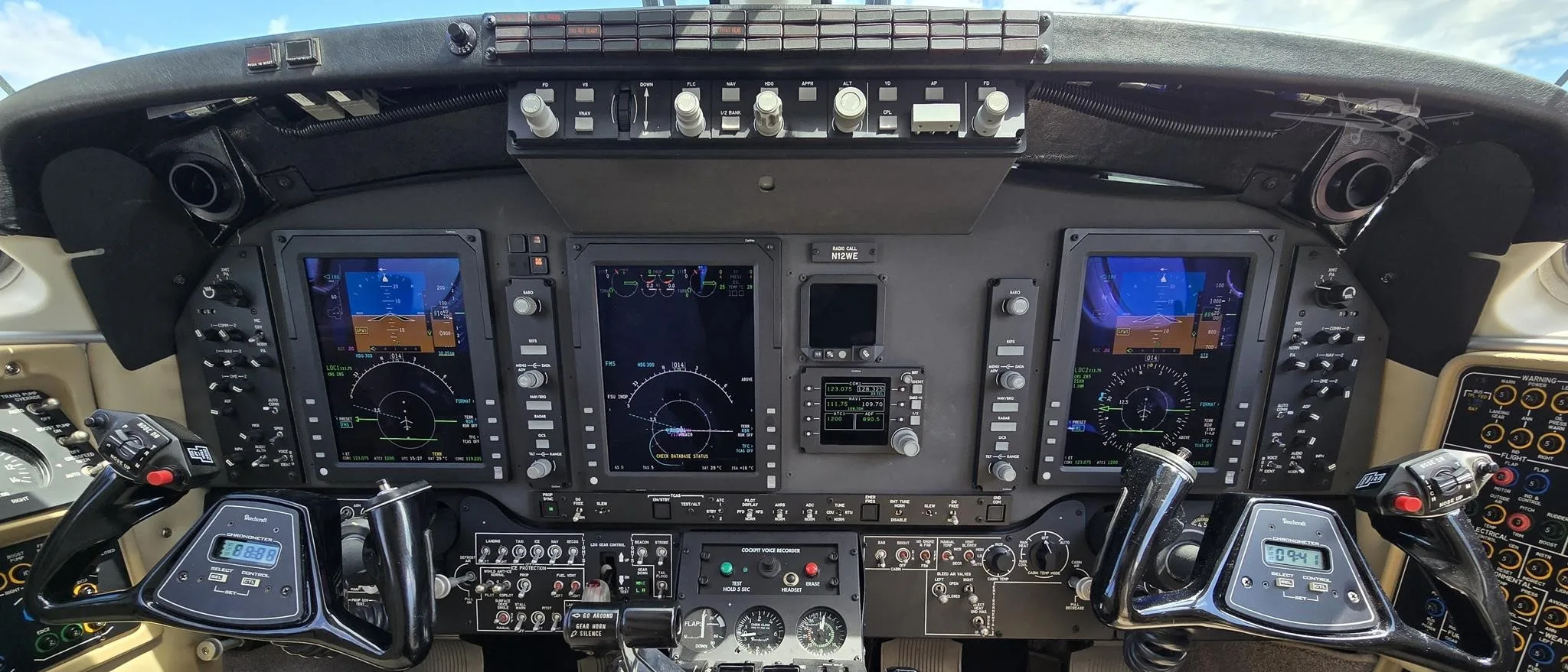 Avionics suite of a 2008 BEECHCRAFT KING AIR C90GTI.