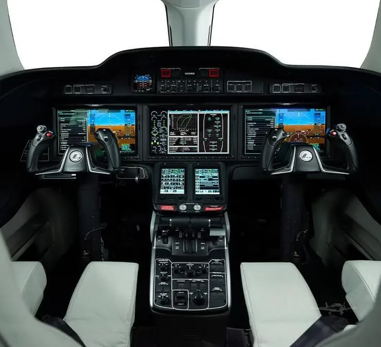 Cockpit and instrument panel of a 2019 HONDA JET ELITE S.