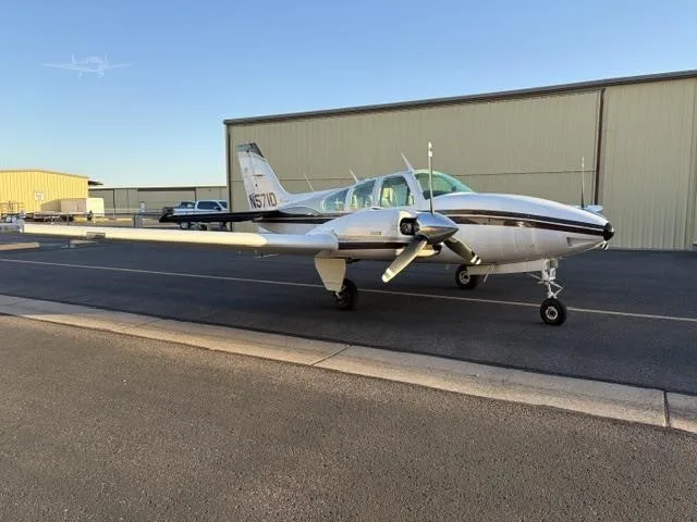 Exterior view of a 1975 BEECHCRAFT E55 BARON, N571D.