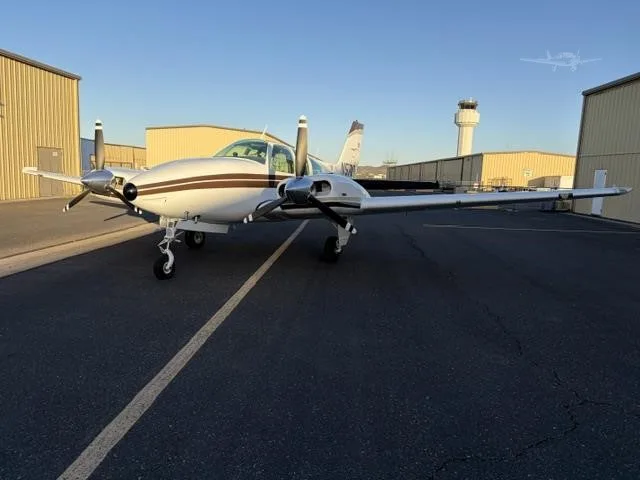 Exterior view of a 1975 BEECHCRAFT E55 BARON, N571D.