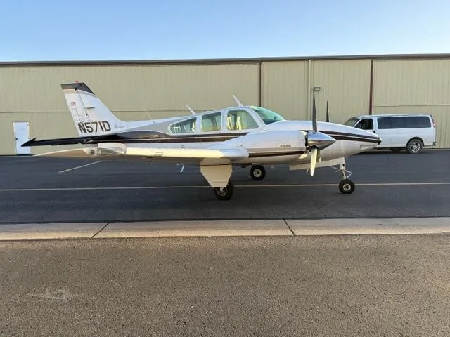 Exterior view of a 1975 BEECHCRAFT E55 BARON, N571D.