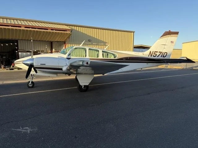 Exterior view of a 1975 BEECHCRAFT E55 BARON, N571D.