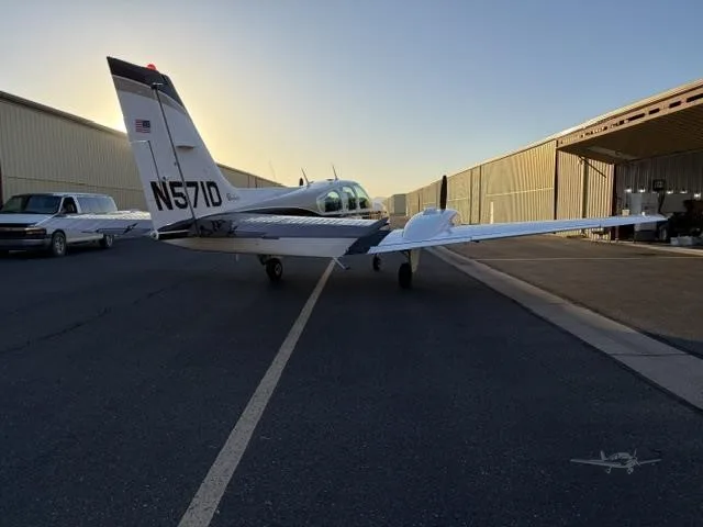 Exterior view of a 1975 BEECHCRAFT E55 BARON, N571D.