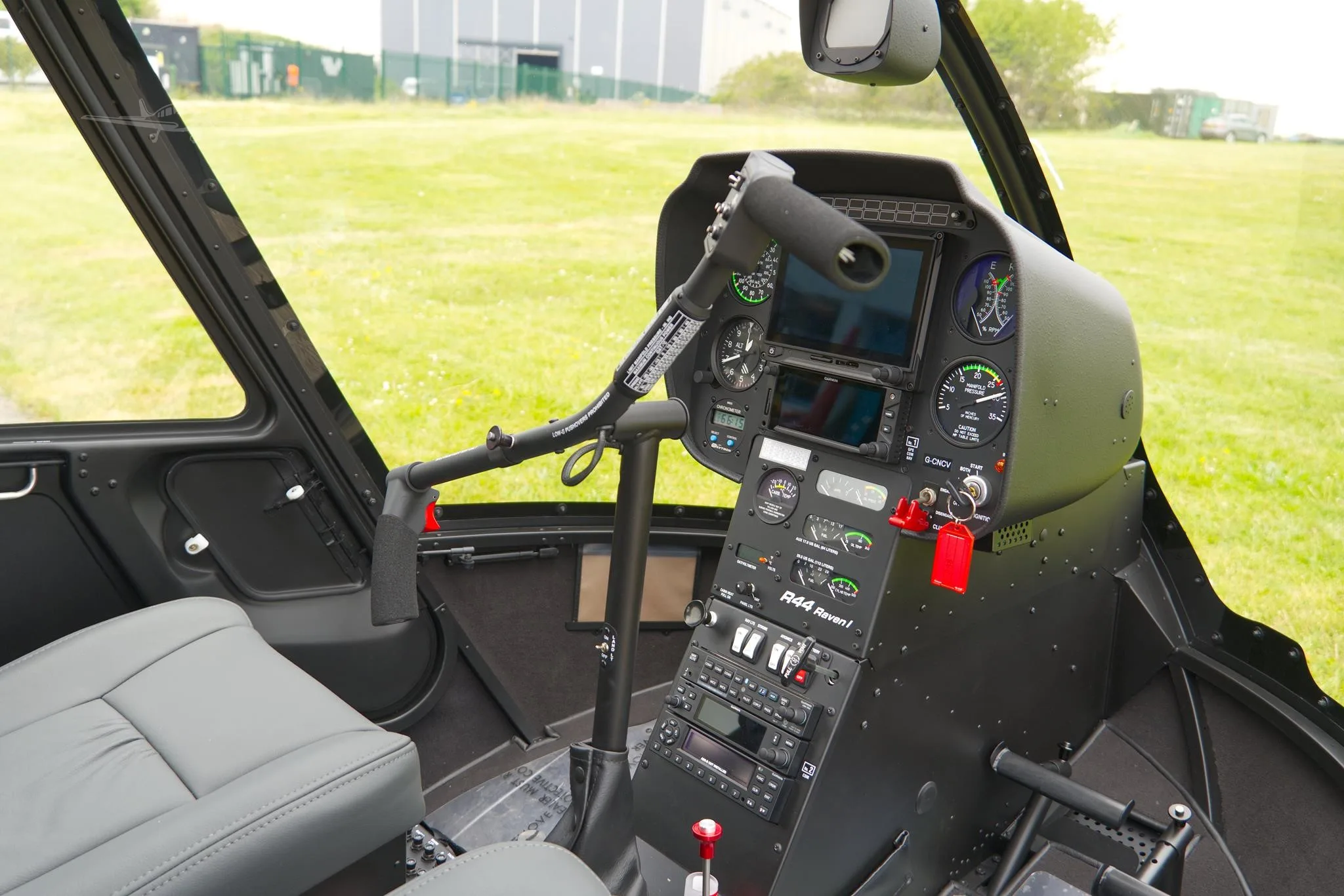 Cockpit and instrument panel of a ROBINSON R44 RAVEN I.