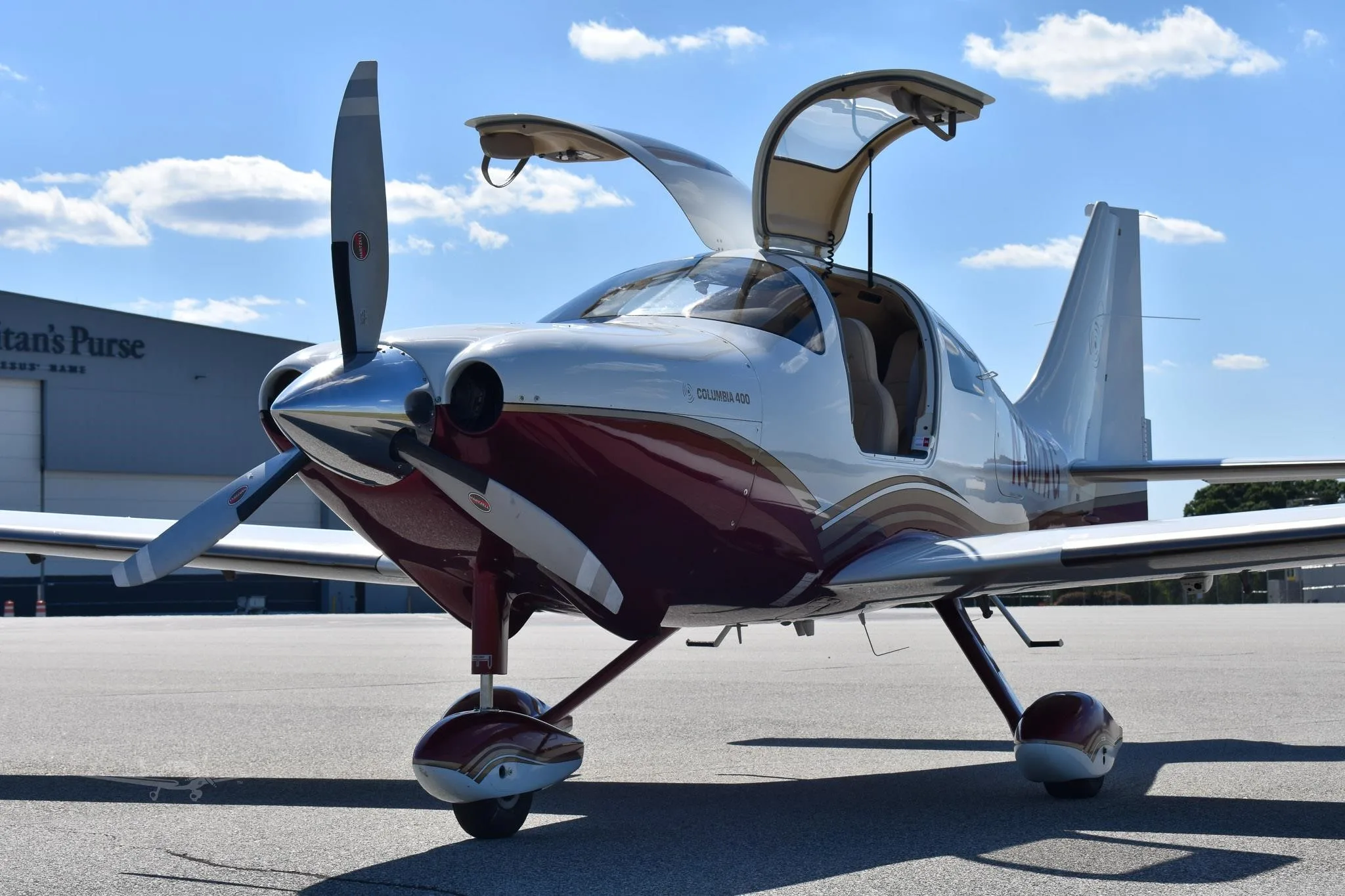 Exterior view of a 2006 COLUMBIA 400SLX, N307AG.