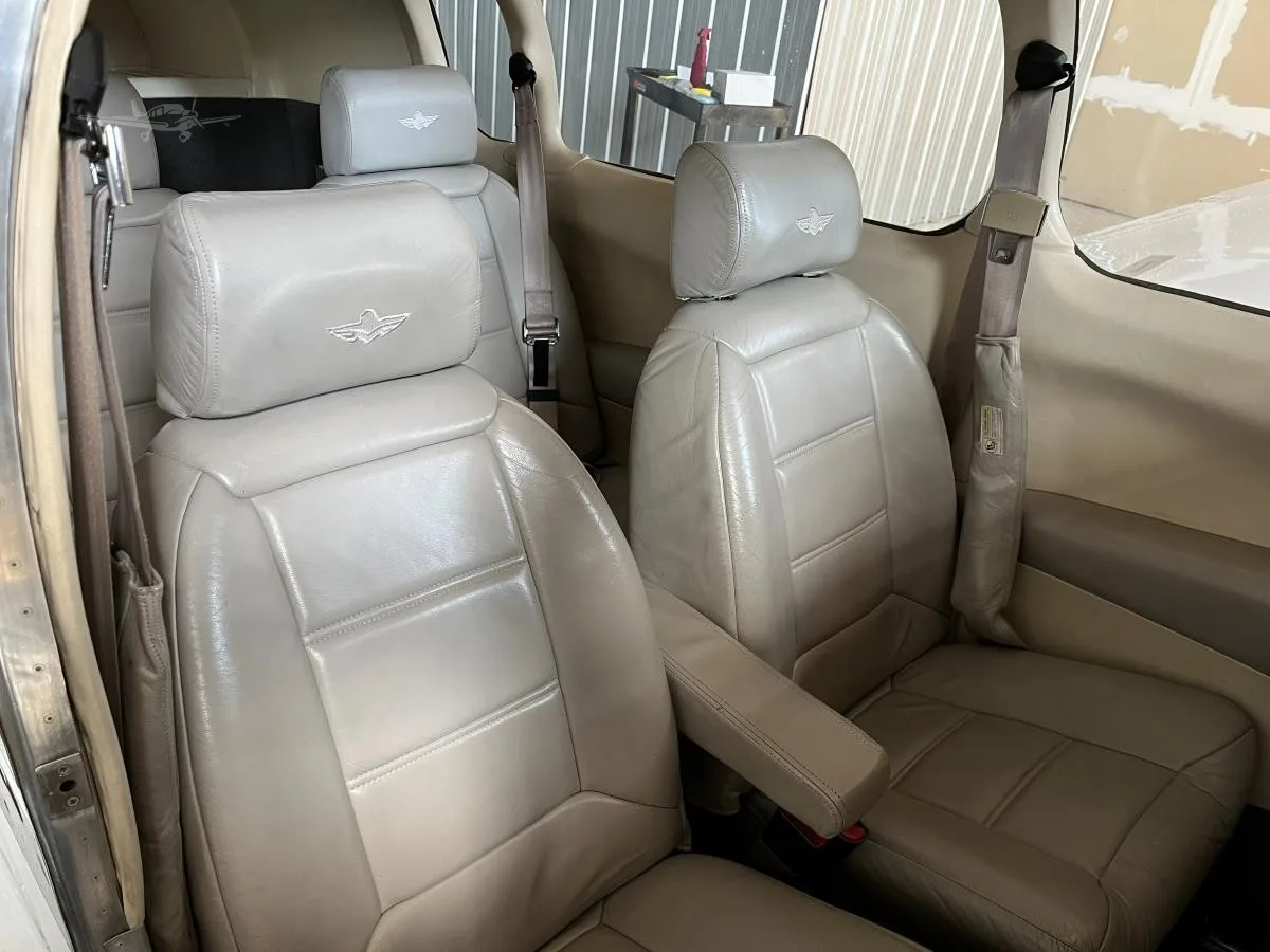 Cabin interior of a 2008 MOONEY M20R OVATION 3 GX.